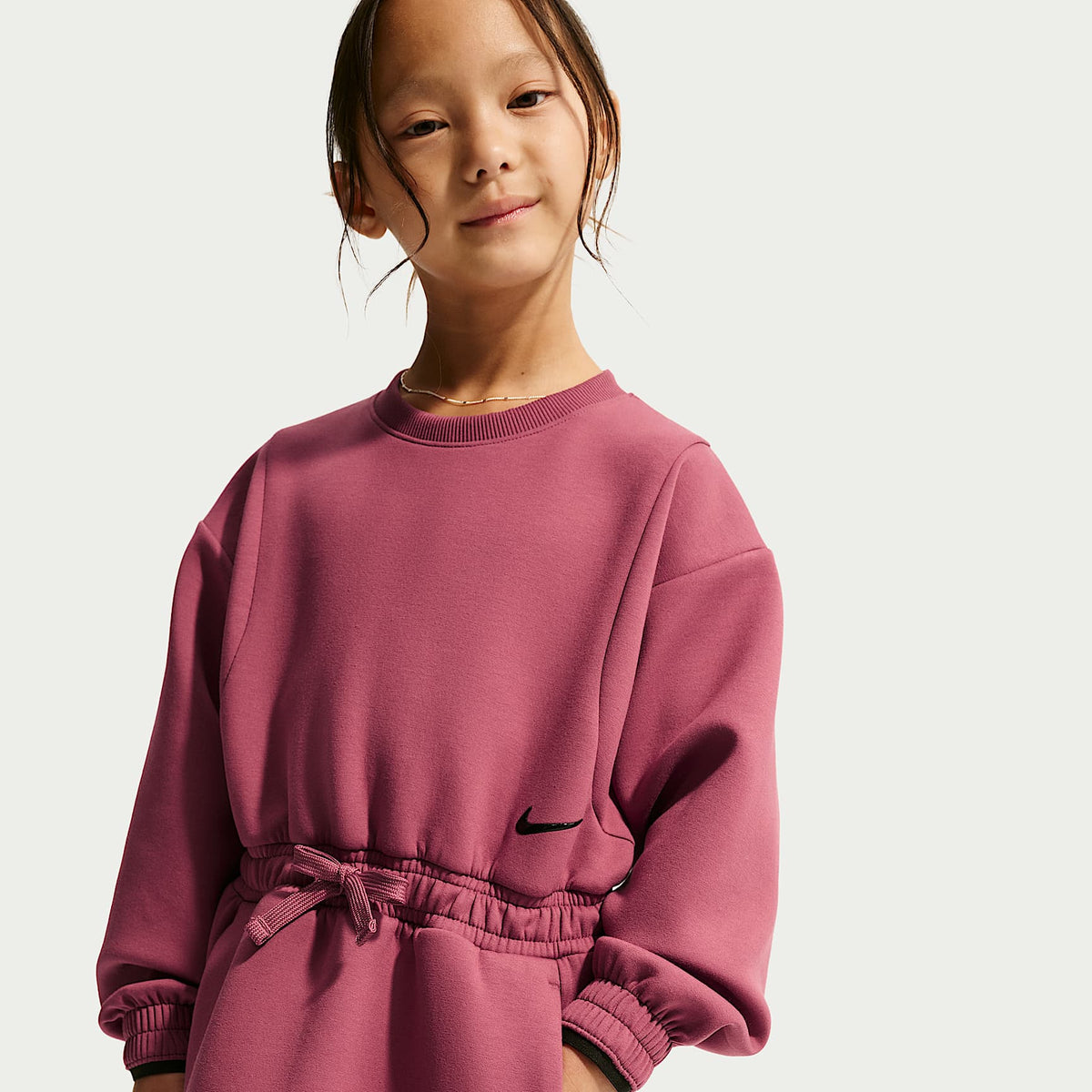 Vestido Luxe Perform para niña talla pequeña Nike – Rosa humo – vista 2