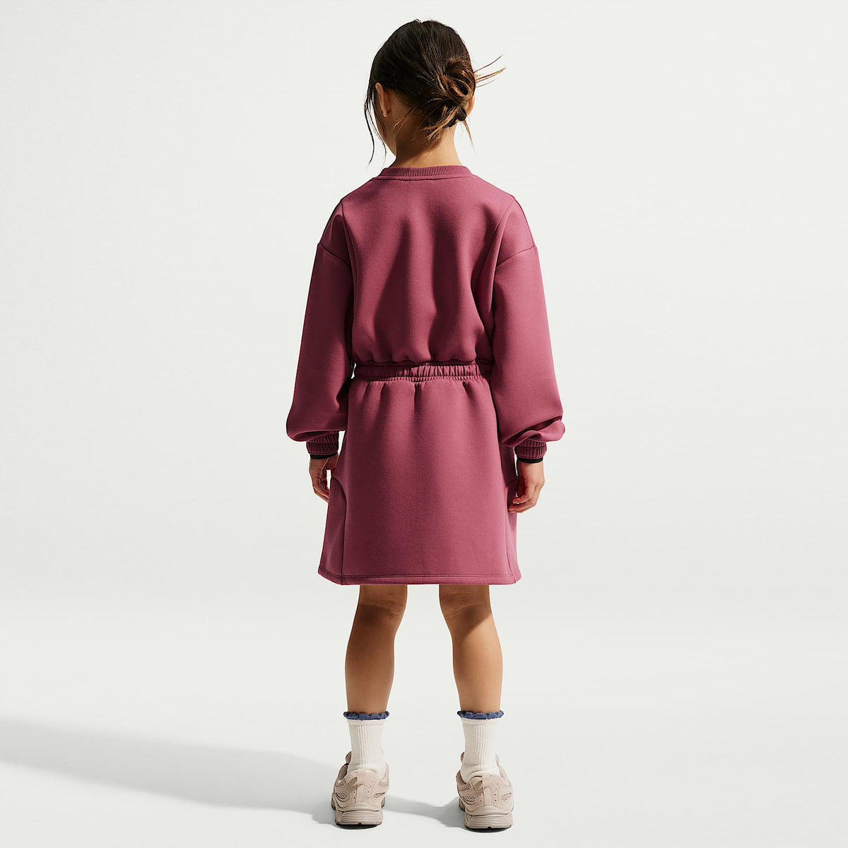 Vestido Luxe Perform para niña talla pequeña Nike – Rosa humo – vista 5
