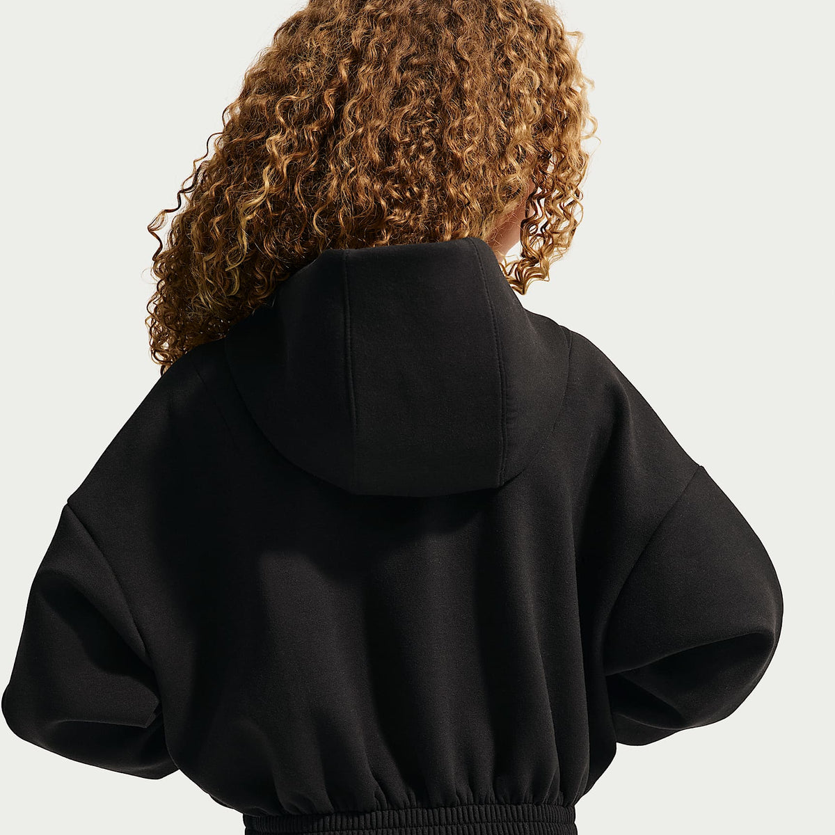 Conjunto de 2 piezas con sudadera con gorro y cierre completo Luxe Perform para niños talla pequeña Nike – Negro – vista 3