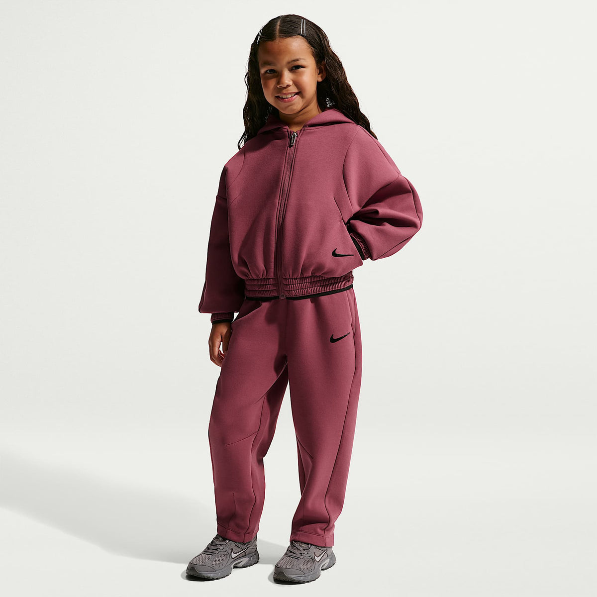 Conjunto de 2 piezas con sudadera con gorro y cierre completo Luxe Perform para niños talla pequeña Nike – Rosa humo – vista 1