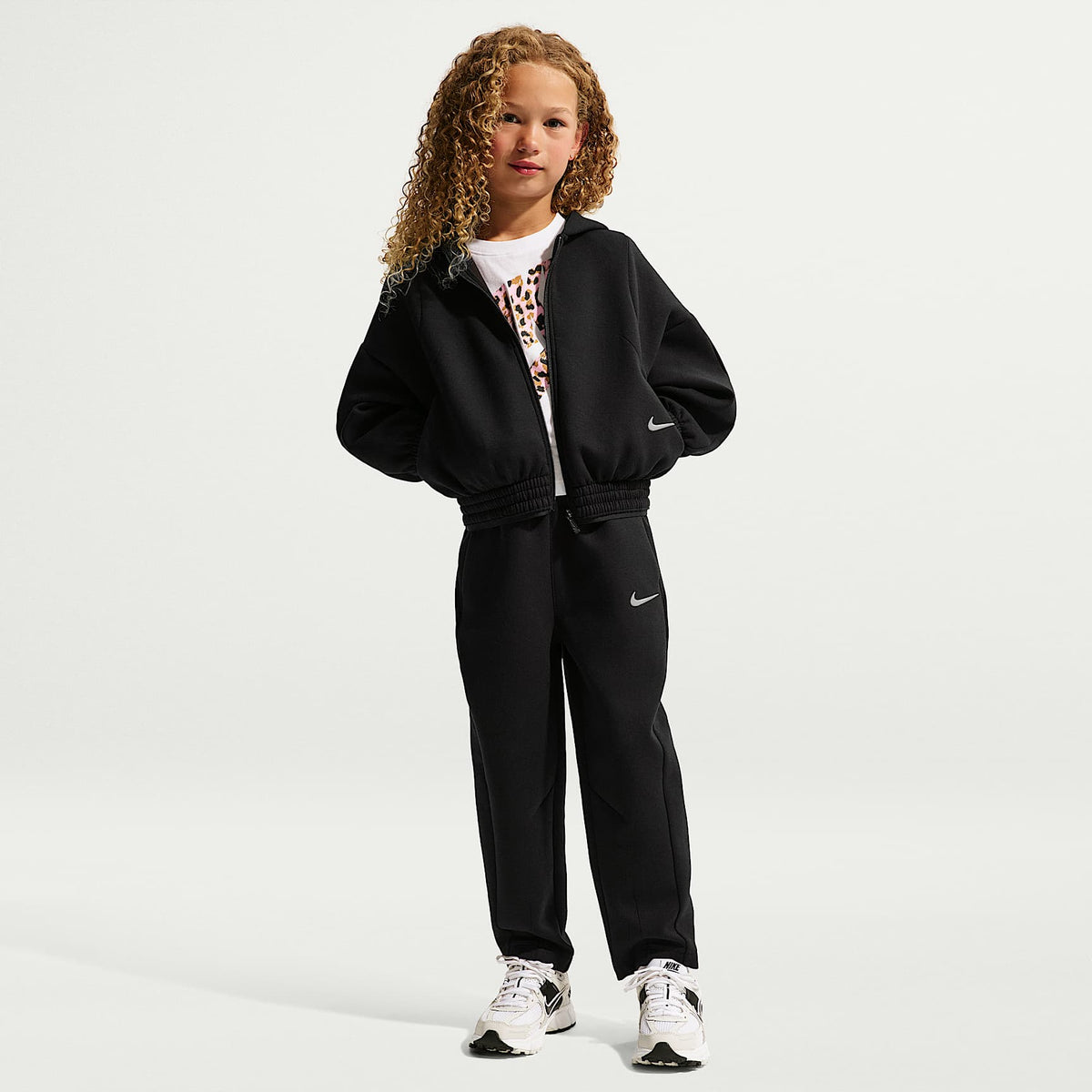 Conjunto de 2 piezas con sudadera con gorro y cierre completo Luxe Perform para niños talla pequeña Nike – Negro – vista 1