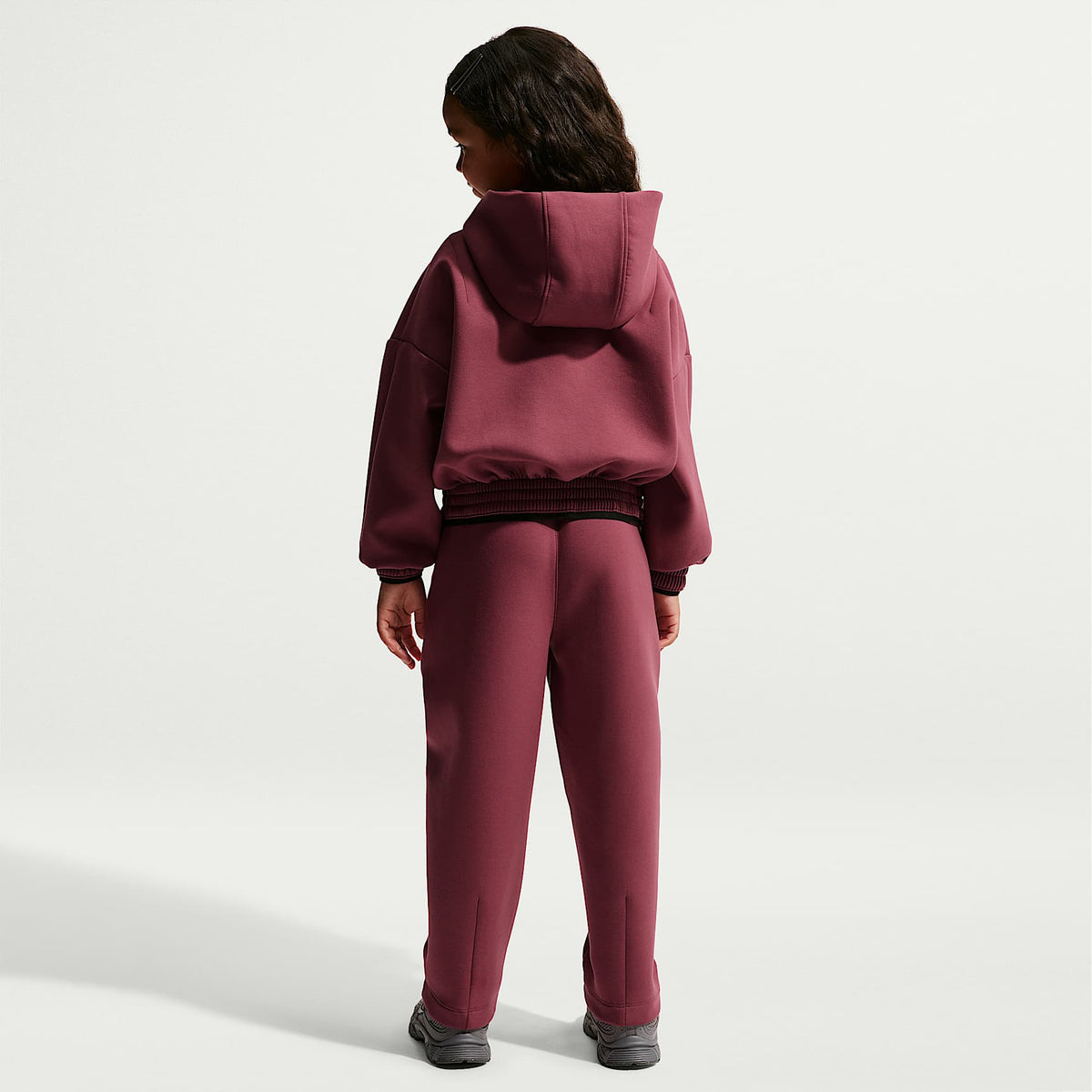 Conjunto de 2 piezas con sudadera con gorro y cierre completo Luxe Perform para niños talla pequeña Nike – Rosa humo – vista 7