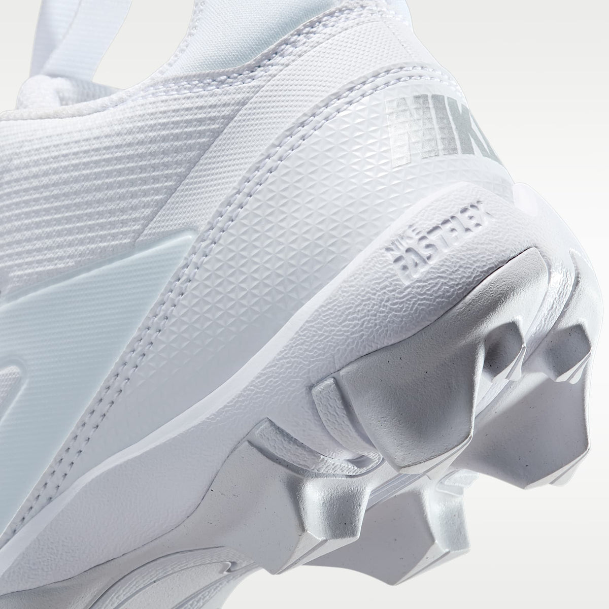 Nike Alpha Menace 4 Shark – Blanco/Plata metalizado – vista 9