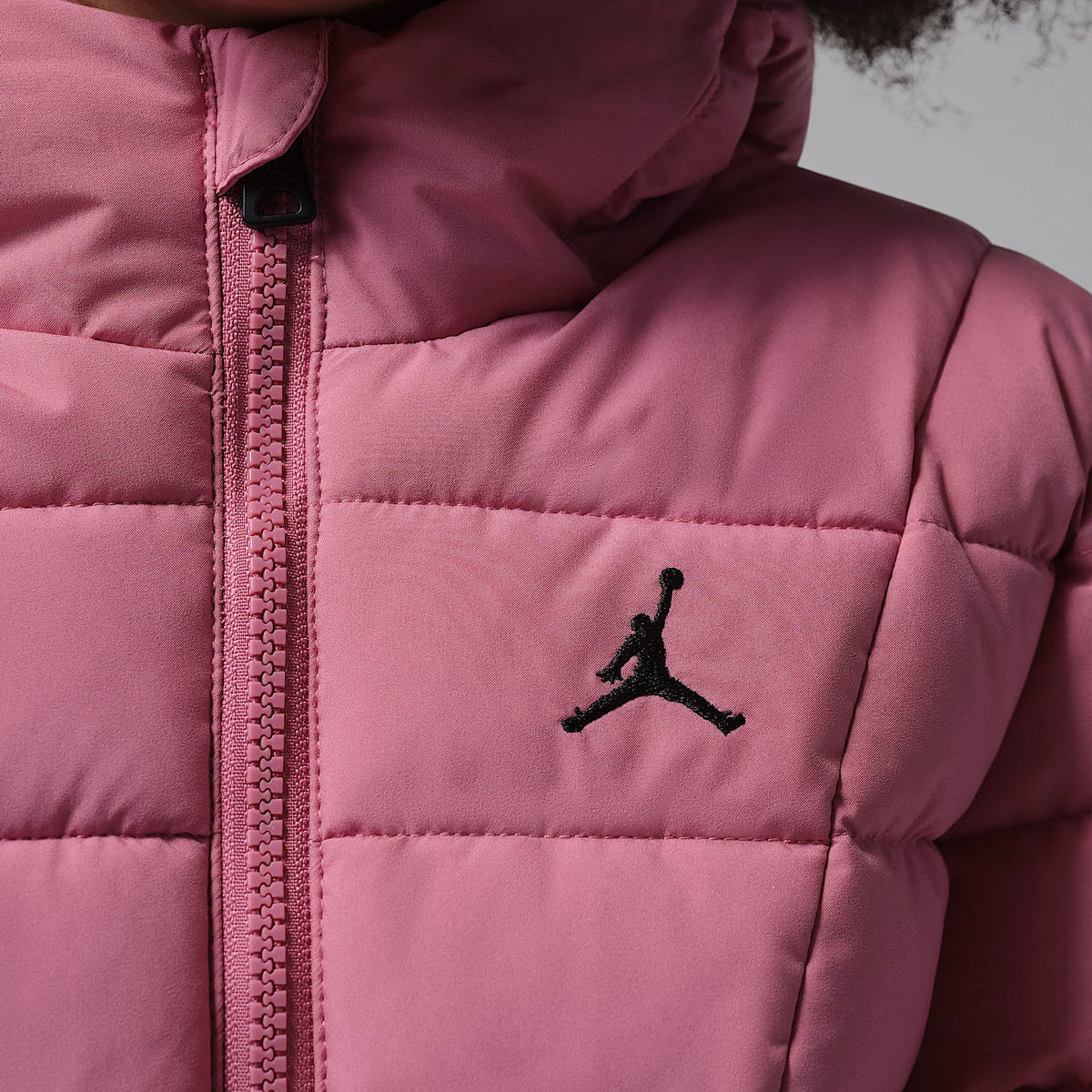 Chamarra acolchada de densidad media Active para niños pequeños Jordan – Baya del desierto – vista 4