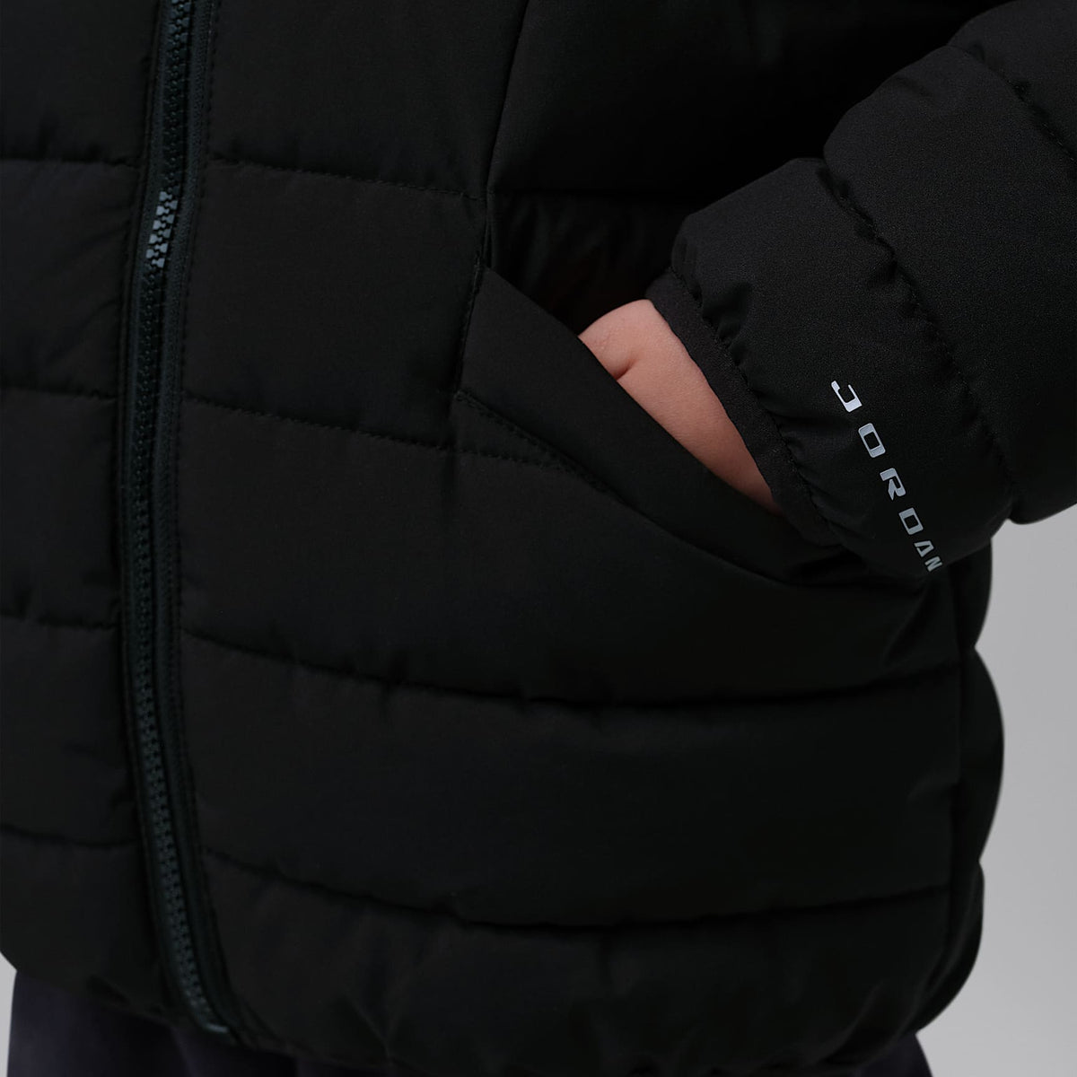 Chamarra acolchada de densidad media Active para niños pequeños Jordan – Negro – vista 5