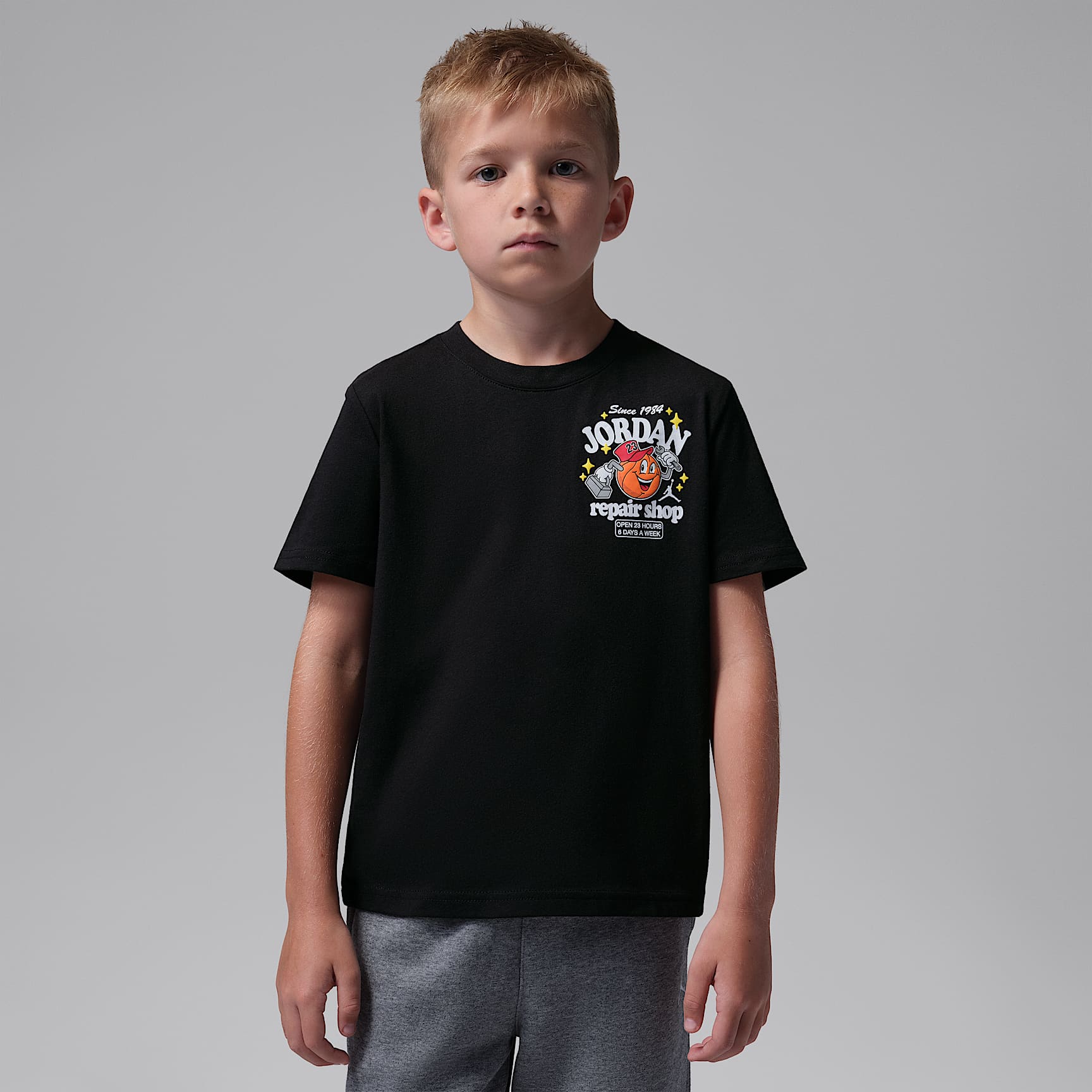 Playera MJ's Repair Shop para niños talla pequeña Jordan – Negro – vista 2