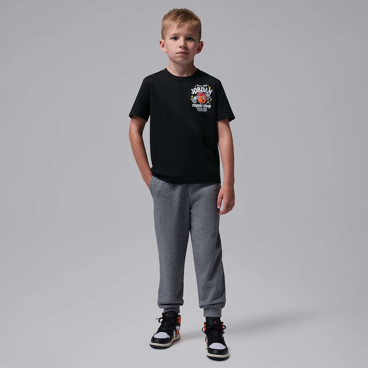 Playera MJ's Repair Shop para niños talla pequeña Jordan – Negro – vista 6