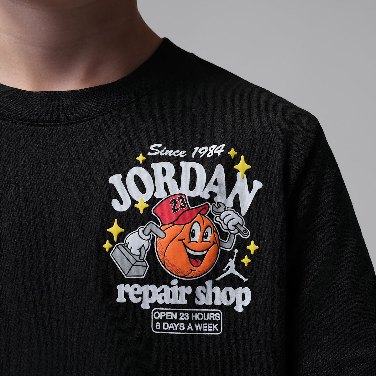Playera MJ's Repair Shop para niños talla pequeña Jordan – Negro – vista 4