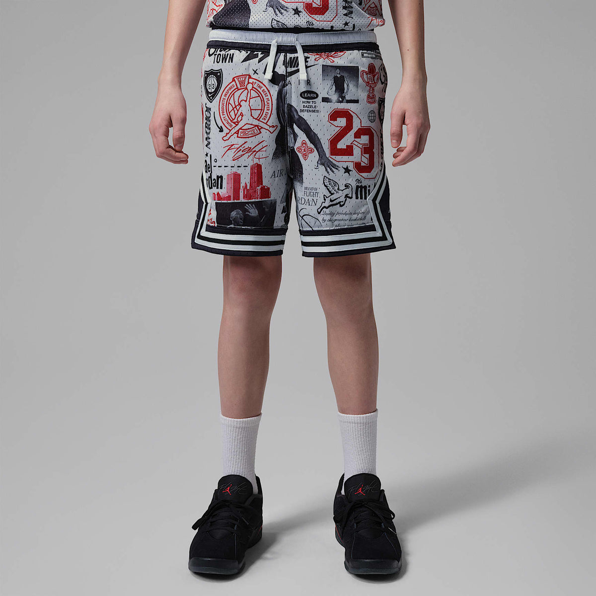 Shorts deportivos Dri-FIT con estampado con diseño de diamante para niños talla grande Jordan – Gris neutro/Negro/Rojo – vista 1
