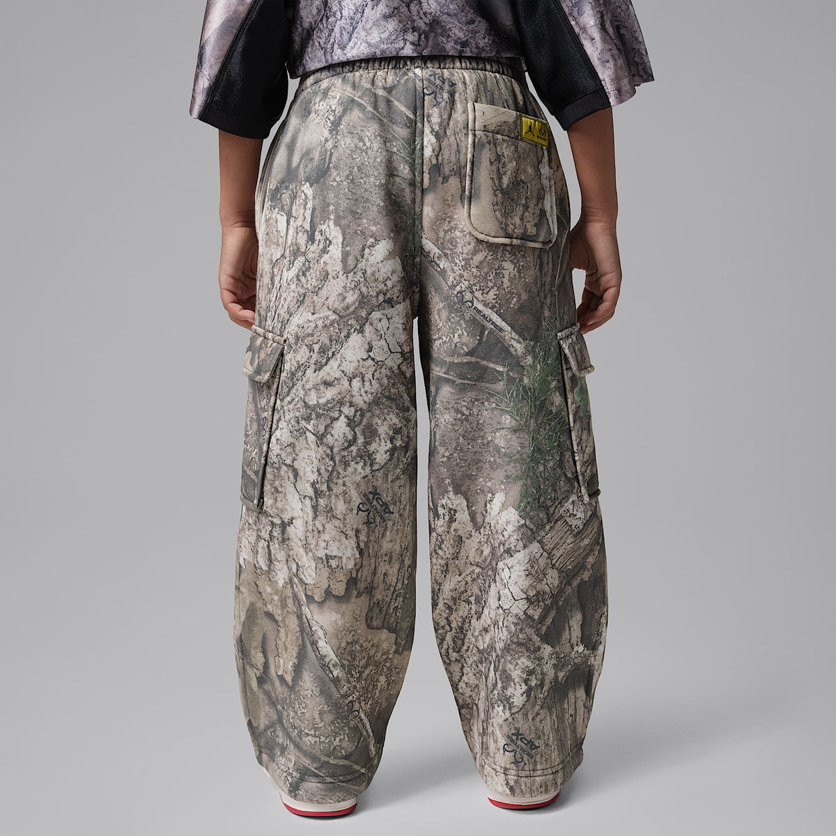 Pants estampados Jordan Brooklyn Realtree para niños talla pequeña – Cisne – vista 2