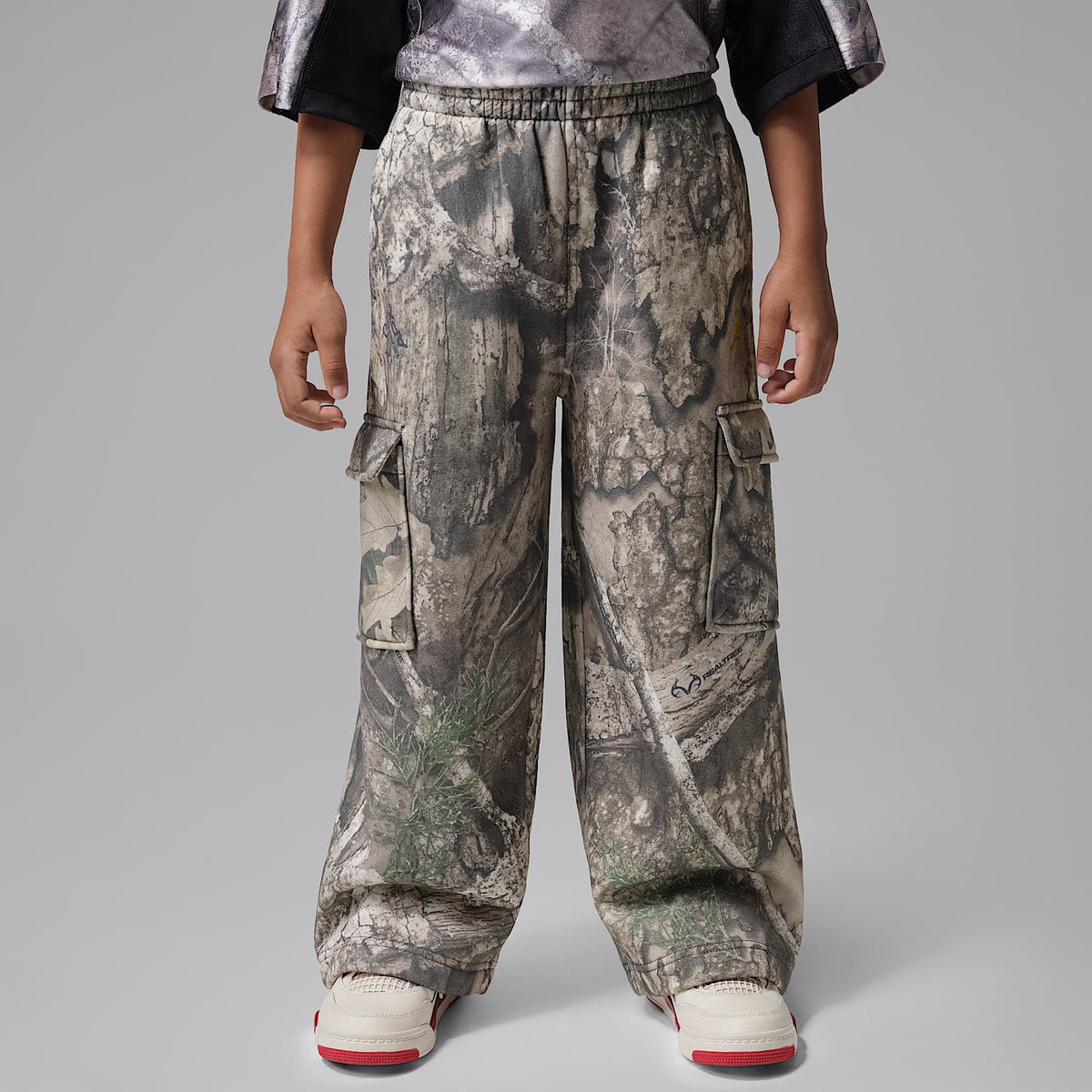 Pants estampados Jordan Brooklyn Realtree para niños talla pequeña – Cisne – vista 1
