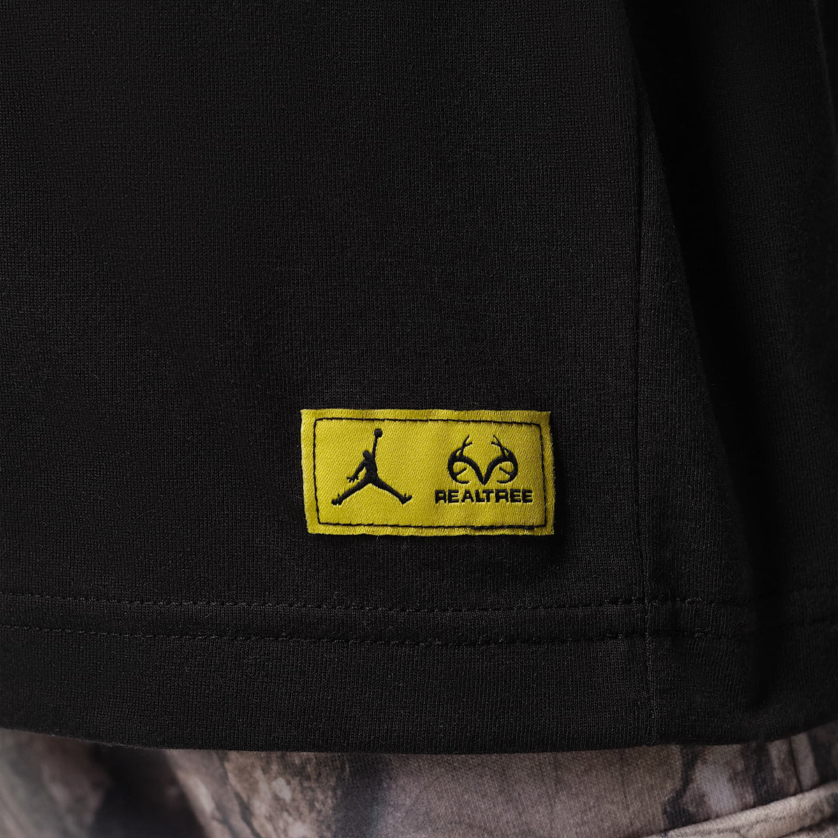 Playera Brooklyn Realtree para niños talla pequeña Jordan – Negro – vista 5