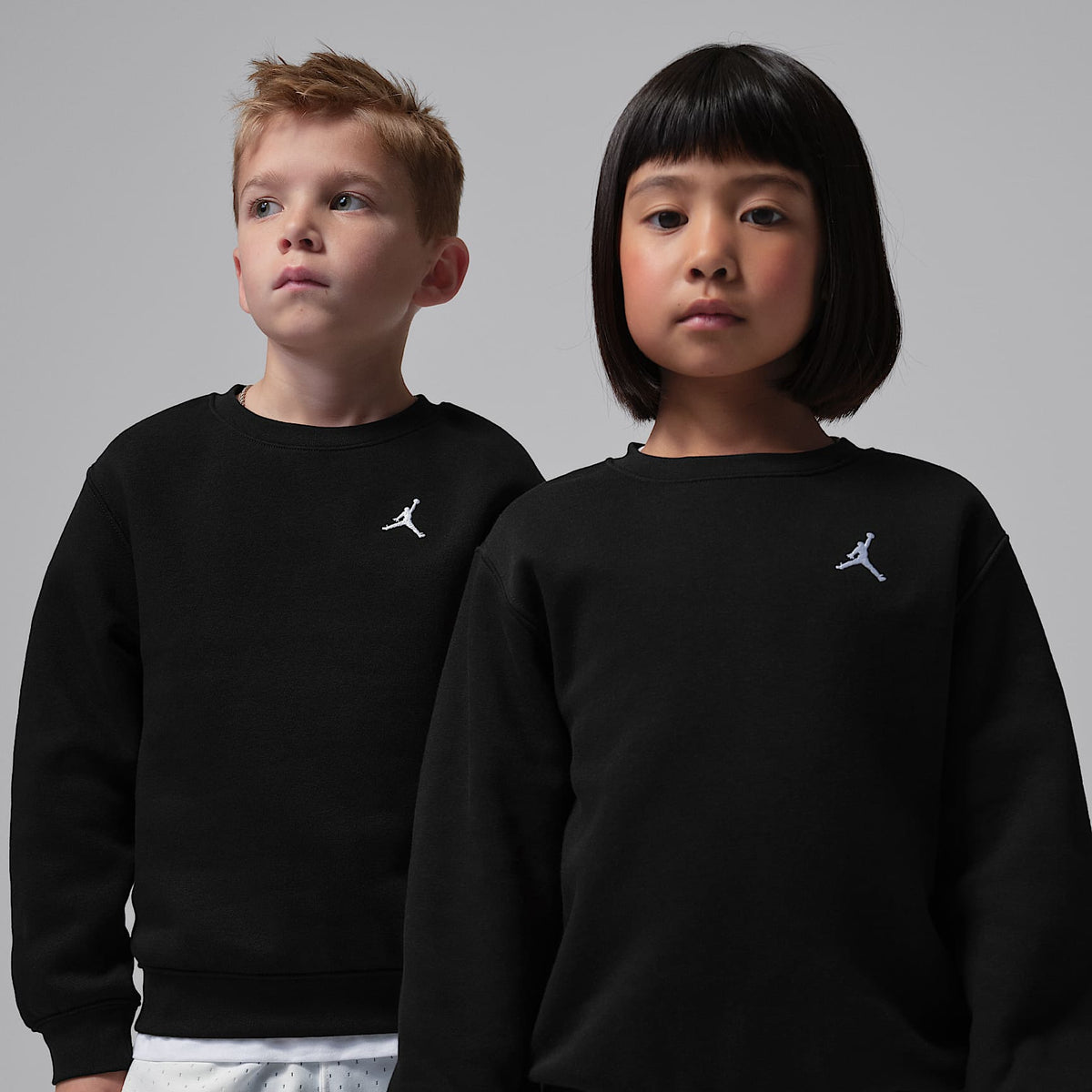 Playera de cuello redondo para niños talla pequeña Jordan Brooklyn Fleece – Negro – vista 1