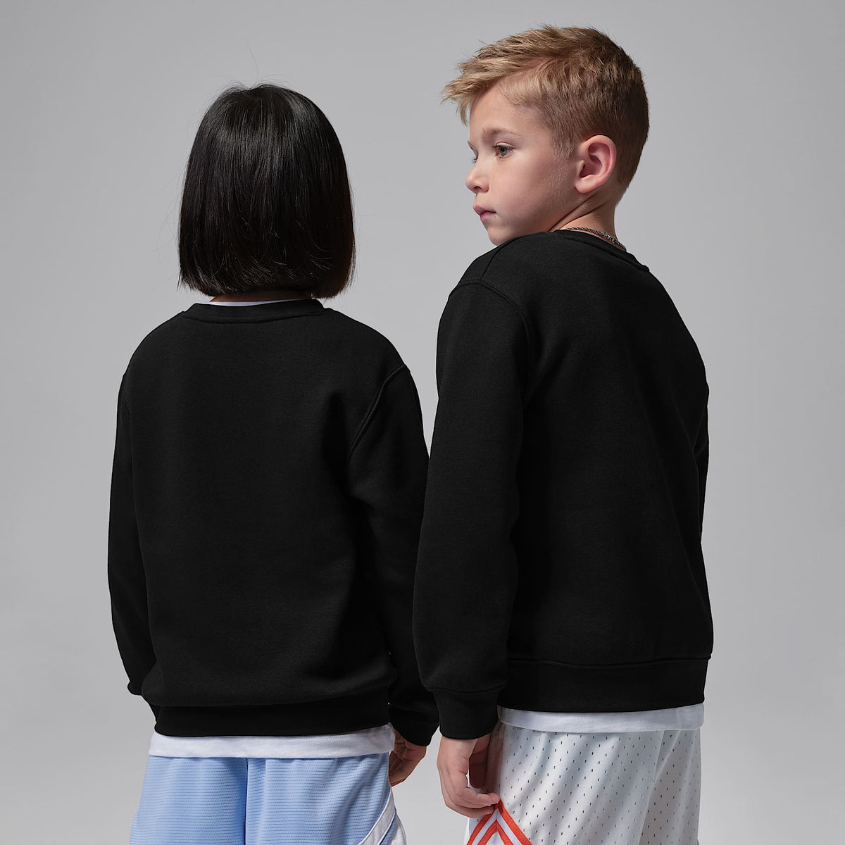 Playera de cuello redondo para niños talla pequeña Jordan Brooklyn Fleece – Negro – vista 2