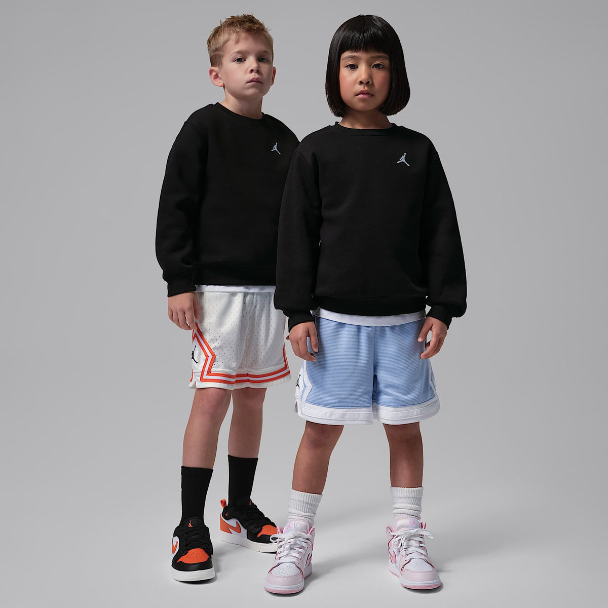 Playera de cuello redondo para niños talla pequeña Jordan Brooklyn Fleece – Negro – vista 5