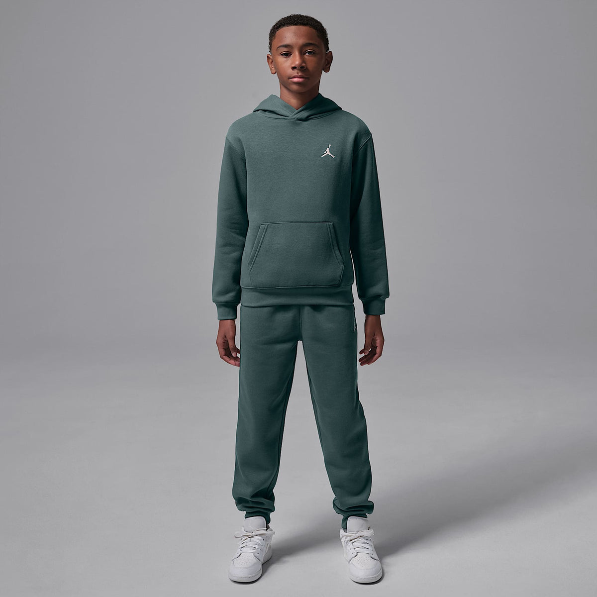 Sudadera con gorro sin cierre para niños talla grande Jordan Brooklyn Fleece – Gris – vista 7