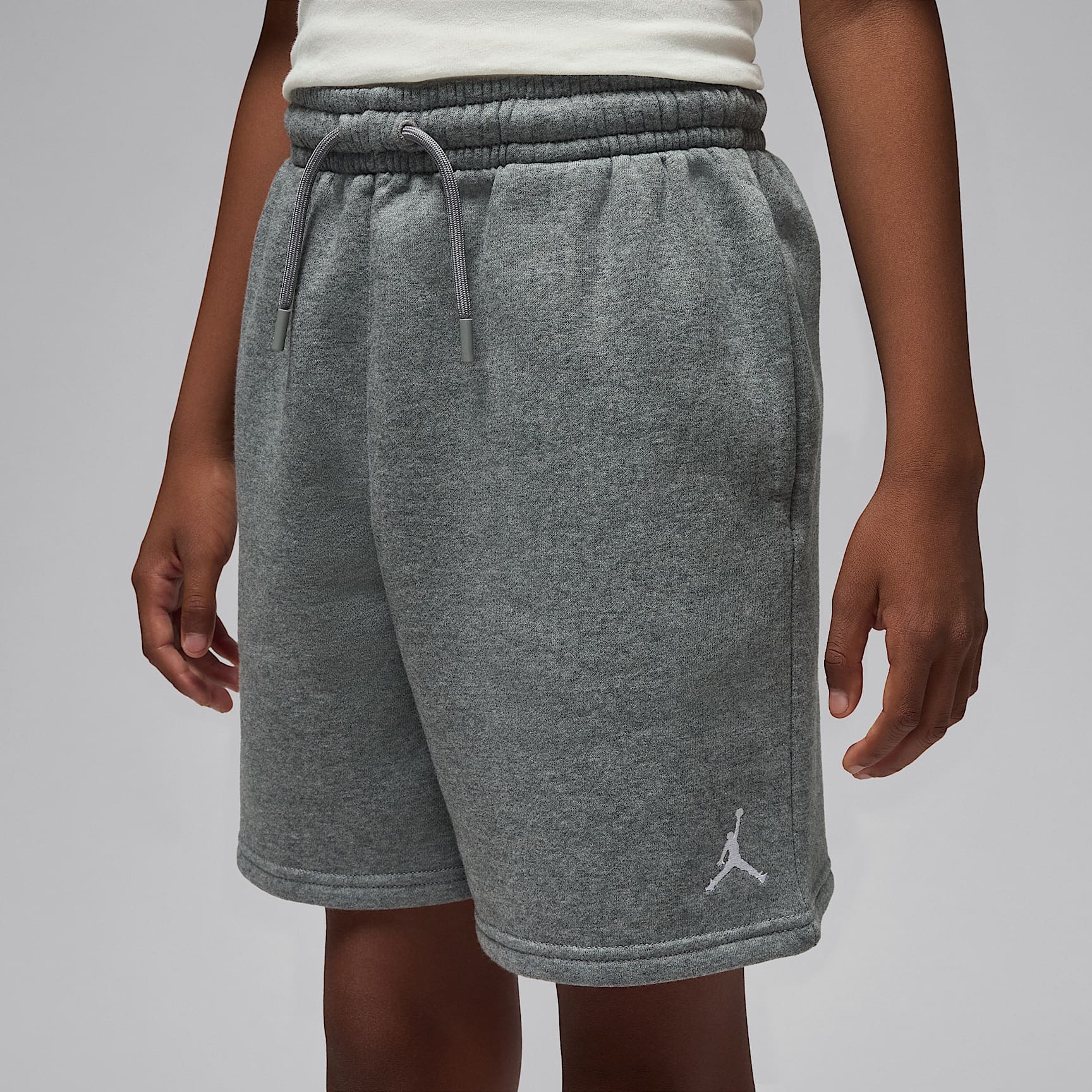 Shorts para niños talla grande Jordan Brooklyn Fleece – Carbono jaspeado – vista 2