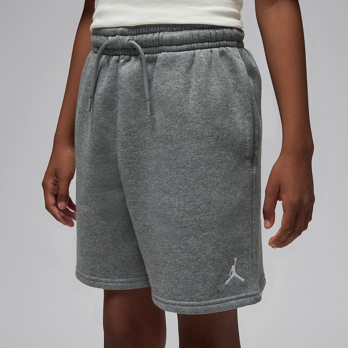 Shorts para niños talla grande Jordan Brooklyn Fleece – Carbono jaspeado – vista 2