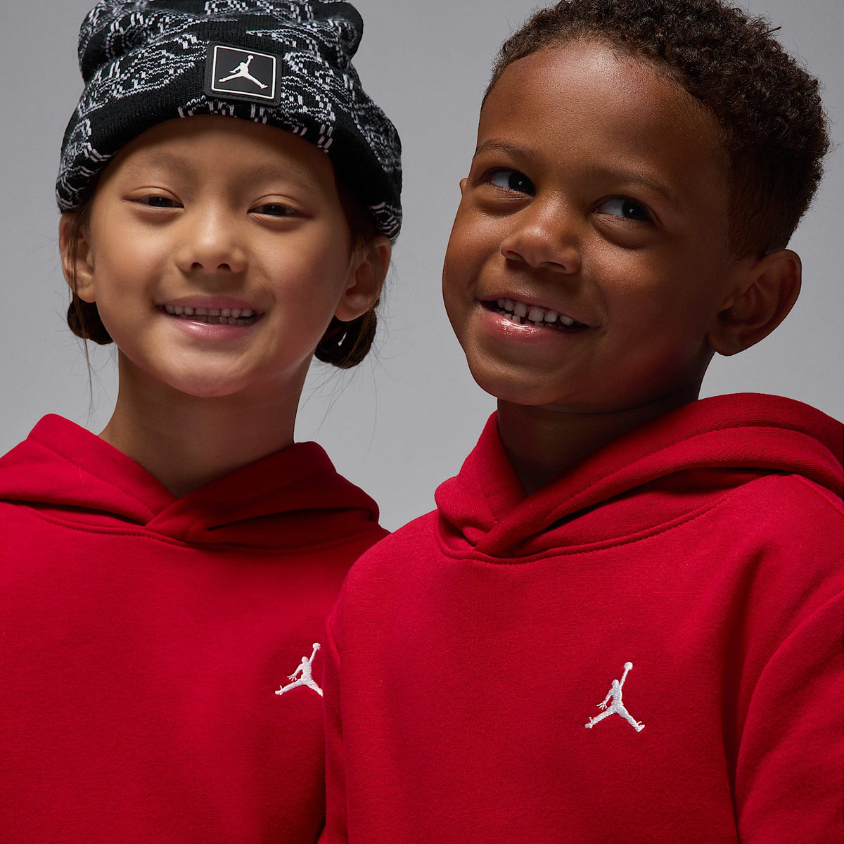 Conjunto de 2 piezas con sudadera con gorro sin cierre para niños talla pequeña Jordan Brooklyn Fleece – Rojo gimnasio – vista 4