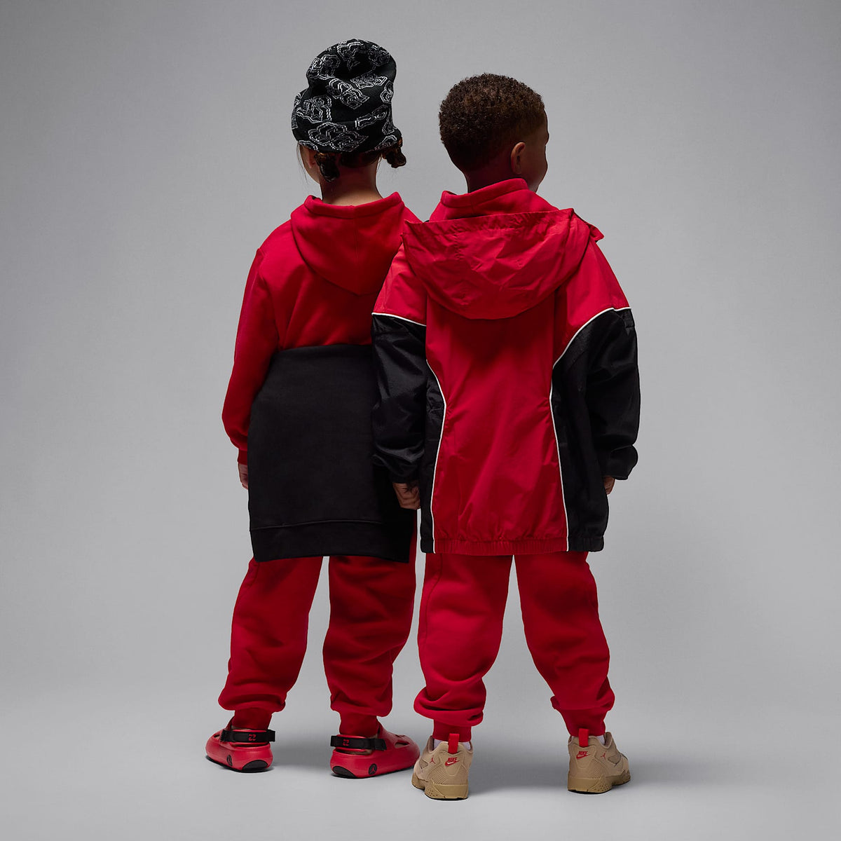 Conjunto de 2 piezas con sudadera con gorro sin cierre para niños talla pequeña Jordan Brooklyn Fleece – Rojo gimnasio – vista 2