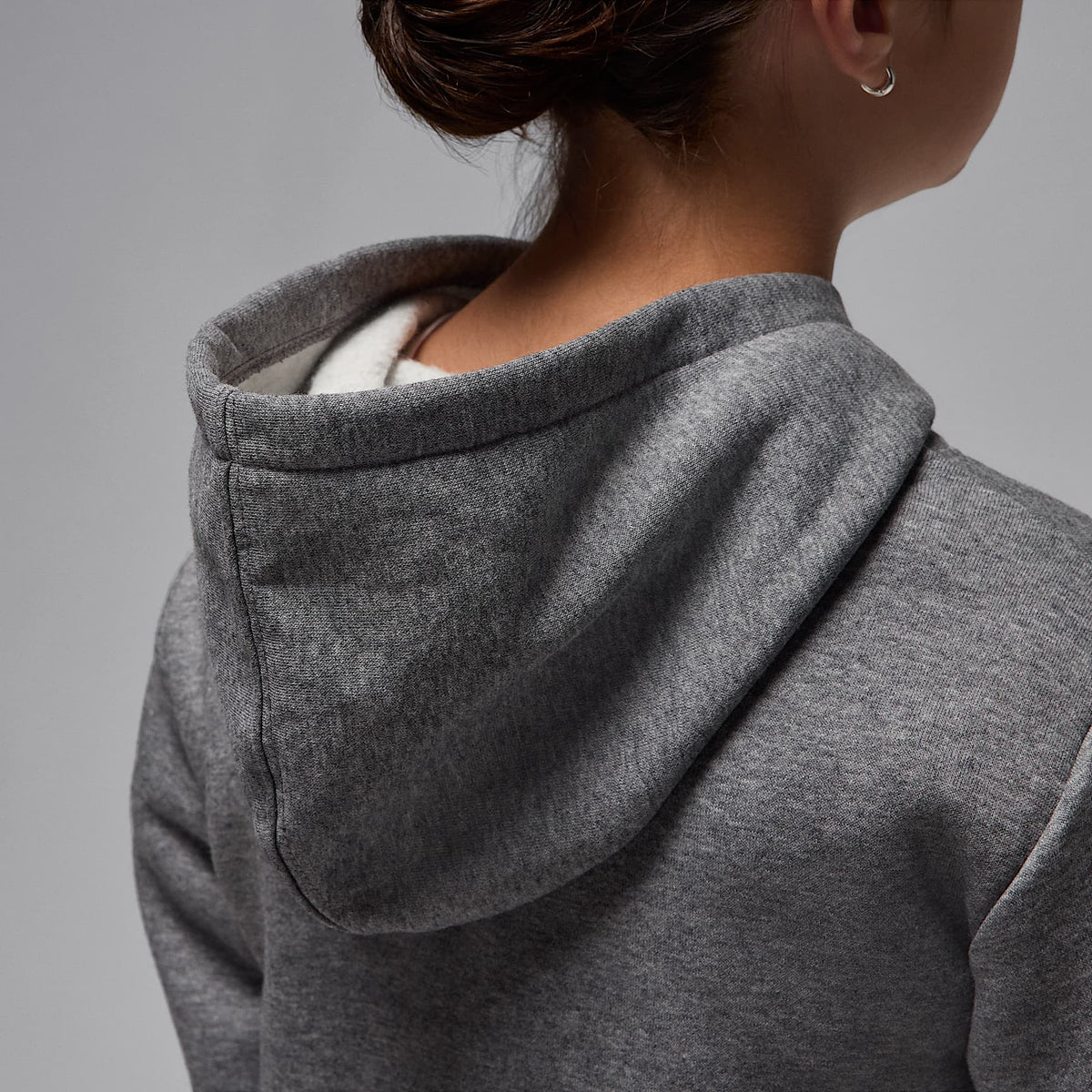 Conjunto de 2 piezas con sudadera con gorro sin cierre para niños talla pequeña Jordan Brooklyn Fleece – Carbono jaspeado – vista 7