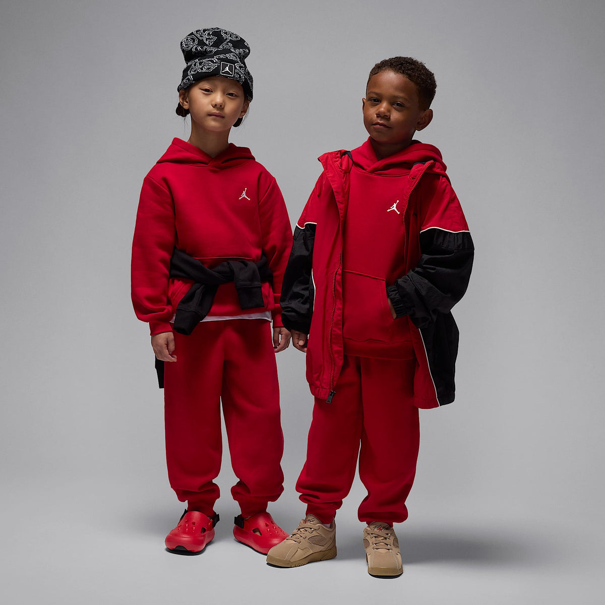 Conjunto de 2 piezas con sudadera con gorro sin cierre para niños talla pequeña Jordan Brooklyn Fleece – Rojo gimnasio – vista 1