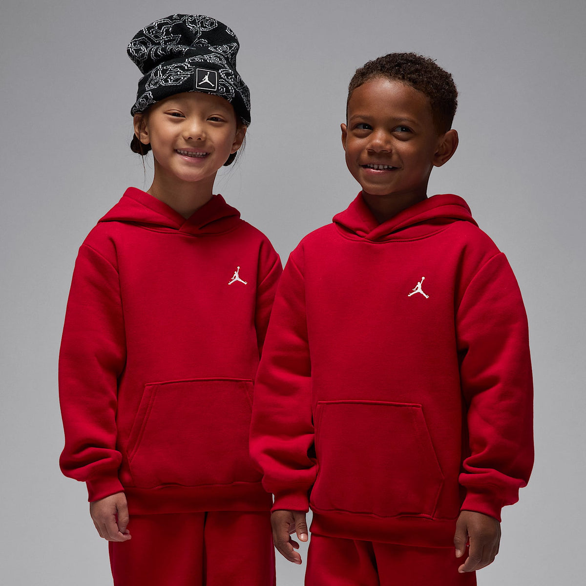Conjunto de 2 piezas con sudadera con gorro sin cierre para niños talla pequeña Jordan Brooklyn Fleece – Rojo gimnasio – vista 3