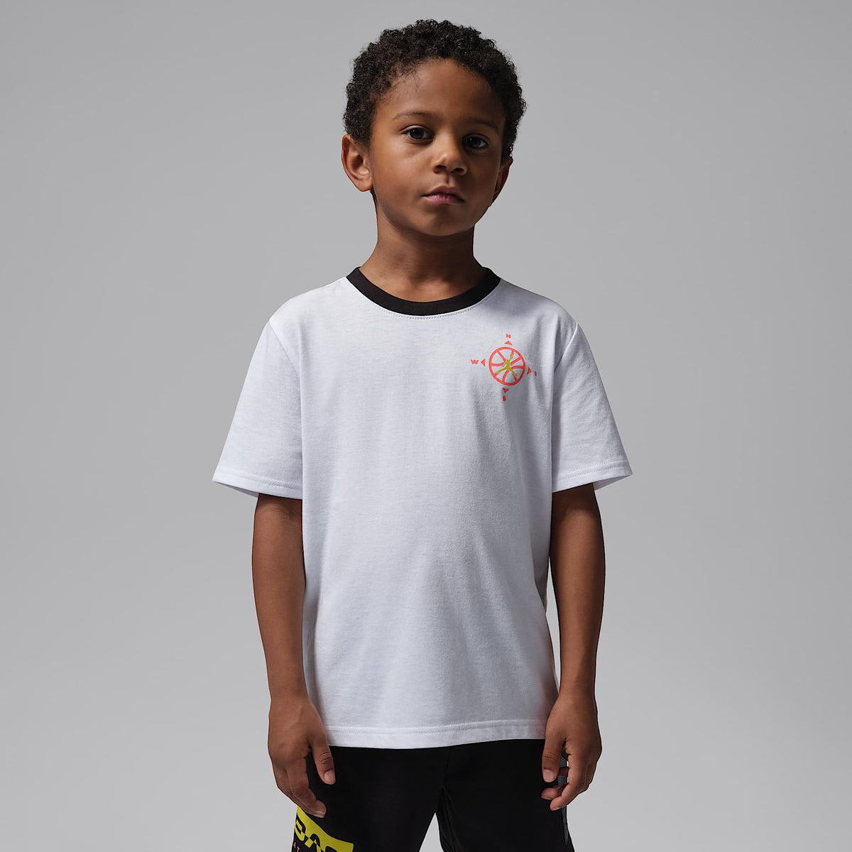 Conjunto de dos piezas de shorts de tejido Fleece con gráfico Hike Mike para niños talla pequeña Jordan – Negro – vista 3