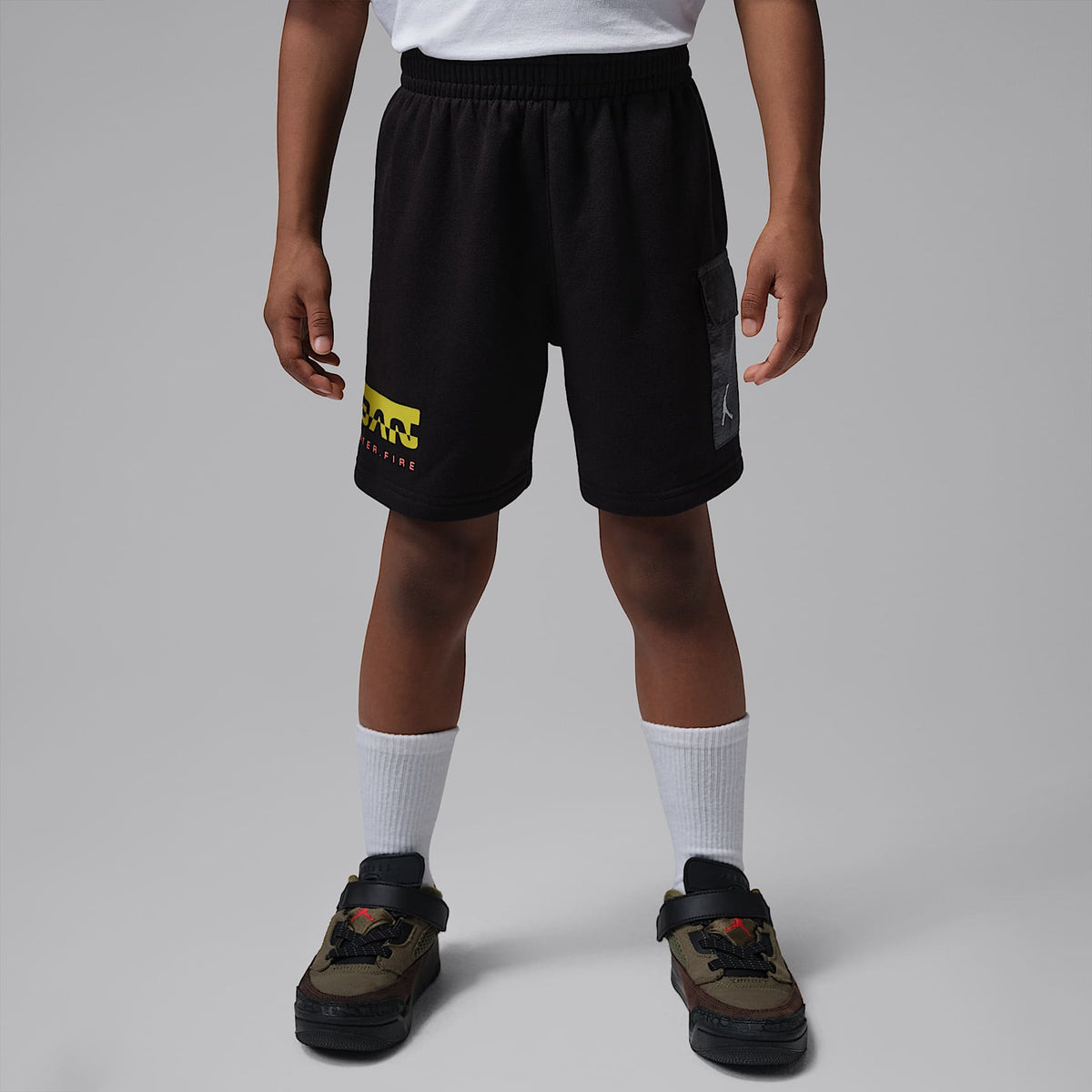 Conjunto de dos piezas de shorts de tejido Fleece con gráfico Hike Mike para niños talla pequeña Jordan – Negro – vista 7