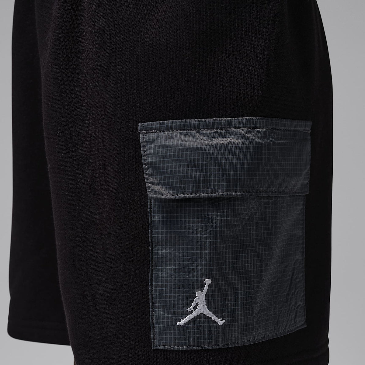 Conjunto de dos piezas de shorts de tejido Fleece con gráfico Hike Mike para niños talla pequeña Jordan – Negro – vista 9