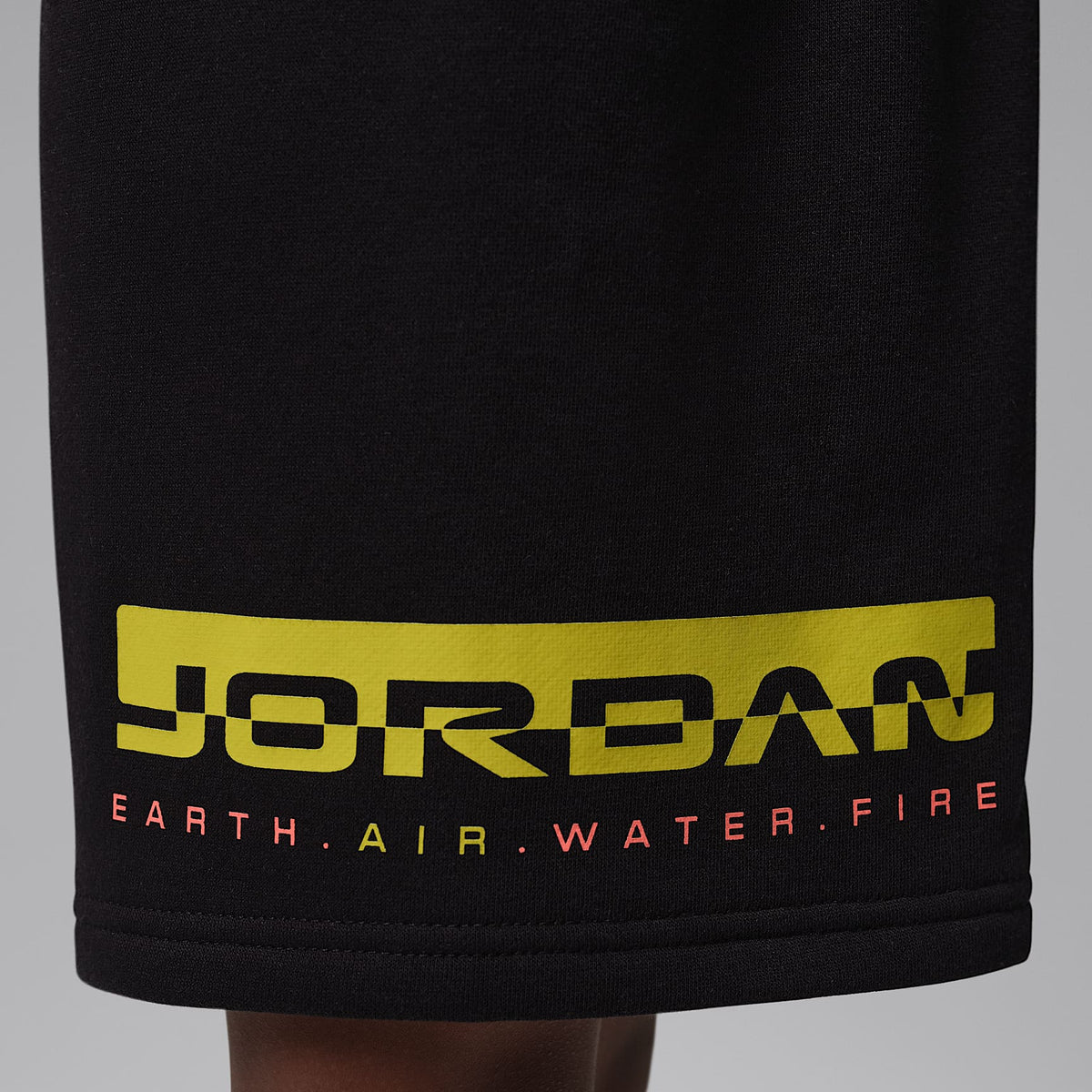 Conjunto de dos piezas de shorts de tejido Fleece con gráfico Hike Mike para niños talla pequeña Jordan – Negro – vista 8