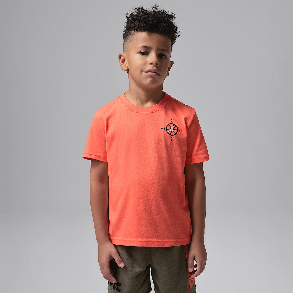 Conjunto de dos piezas de shorts de tejido Fleece con gráfico Hike Mike para niños talla pequeña Jordan – Gris – vista 3