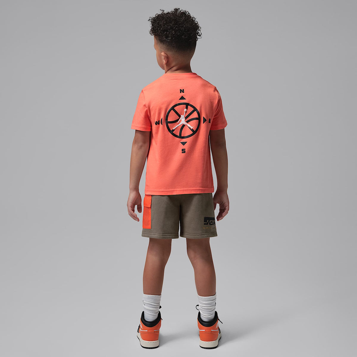Conjunto de dos piezas de shorts de tejido Fleece con gráfico Hike Mike para niños talla pequeña Jordan – Gris – vista 2
