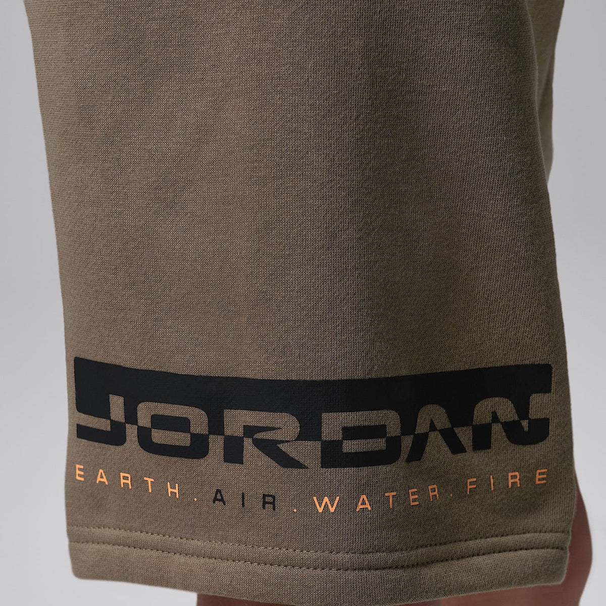Conjunto de dos piezas de shorts de tejido Fleece con gráfico Hike Mike para niños talla pequeña Jordan – Gris – vista 9