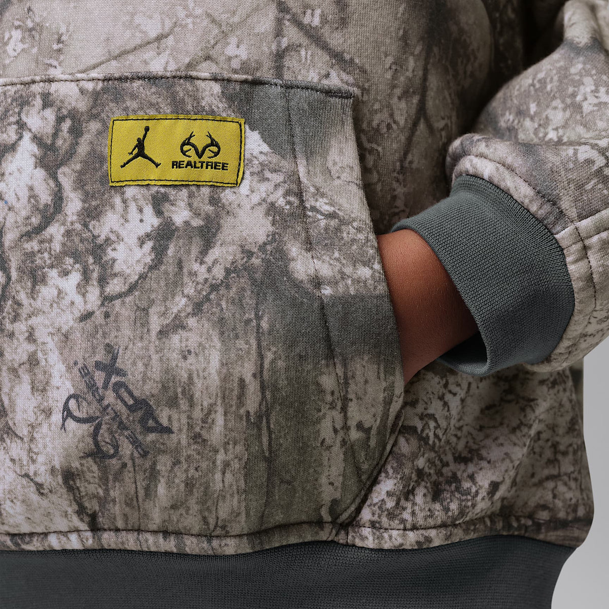 Sudadera con gorro sin cierre de tejido Fleece Brooklyn Realtree para niños talla pequeña Jordan – Cisne – vista 5