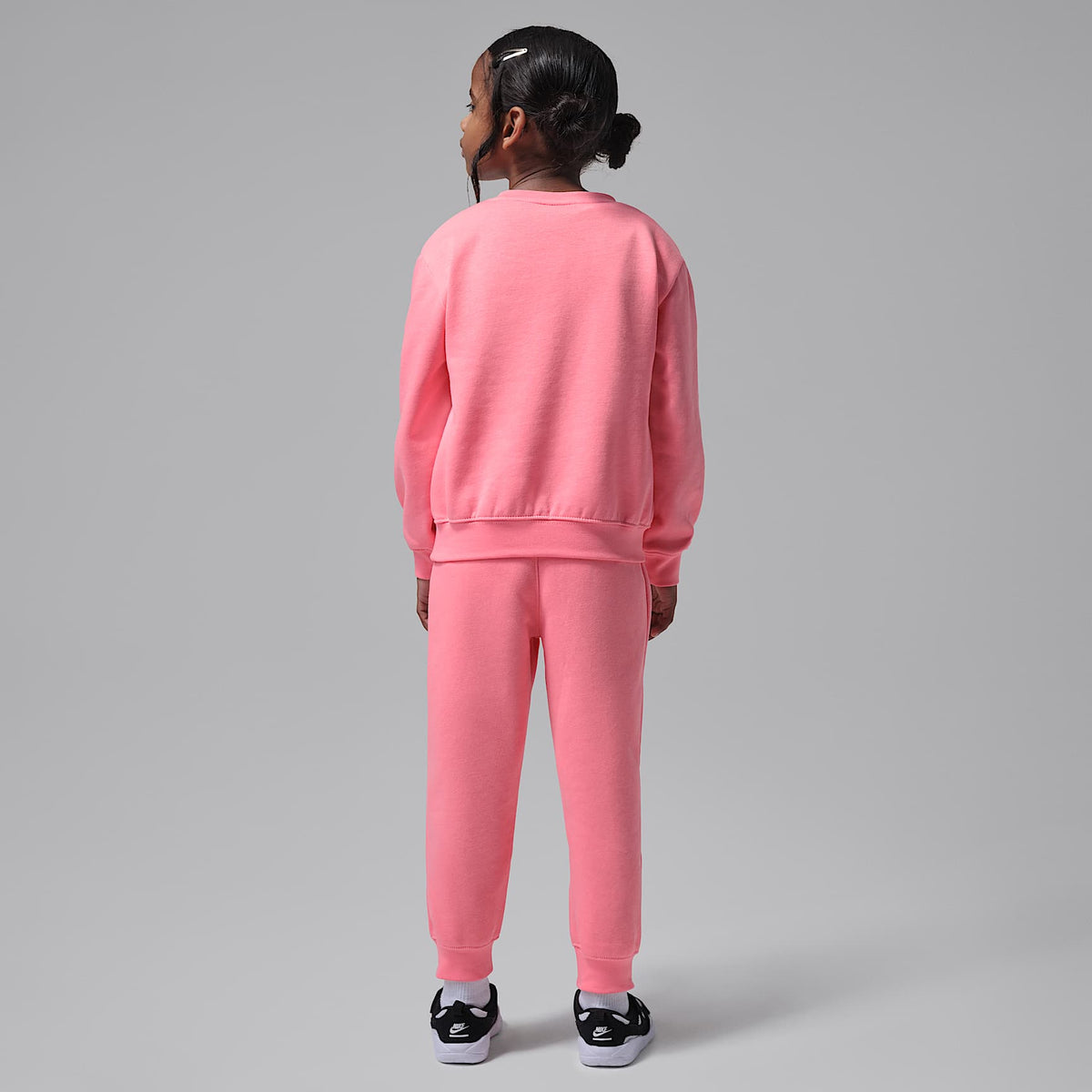Conjunto de dos piezas de sudadera Jordan Brooklyn Fleece para niños talla pequeña – Rosa mirada – vista 2