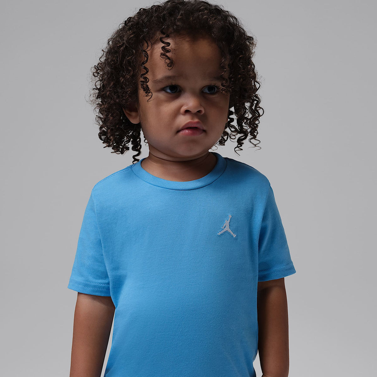 Conjunto de 2 piezas con shorts de French Terry infantil Jordan Brooklyn Essentials – Azul universitario – vista 3