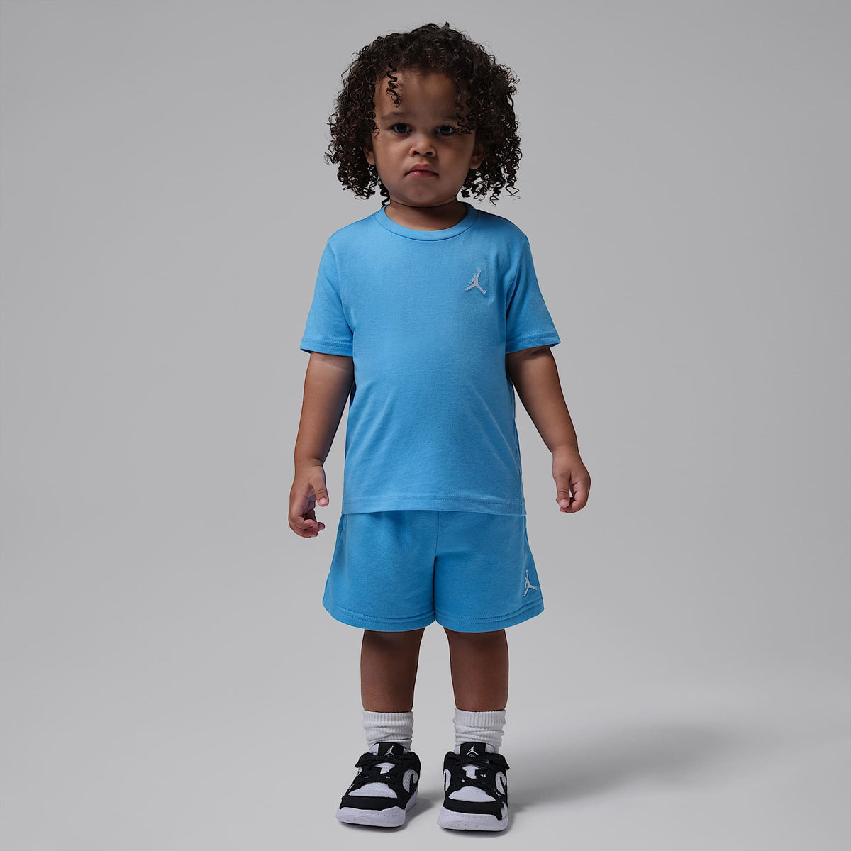 Conjunto de 2 piezas con shorts de French Terry infantil Jordan Brooklyn Essentials – Azul universitario – vista 1