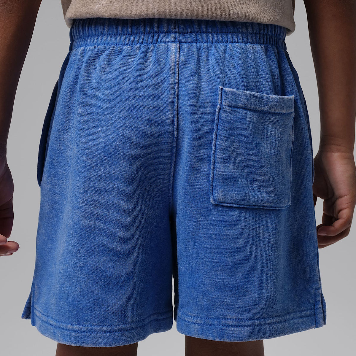 Shorts de French Terry con efecto lavado Brooklyn para niños talla pequeña Jordan – Royal juego – vista 3