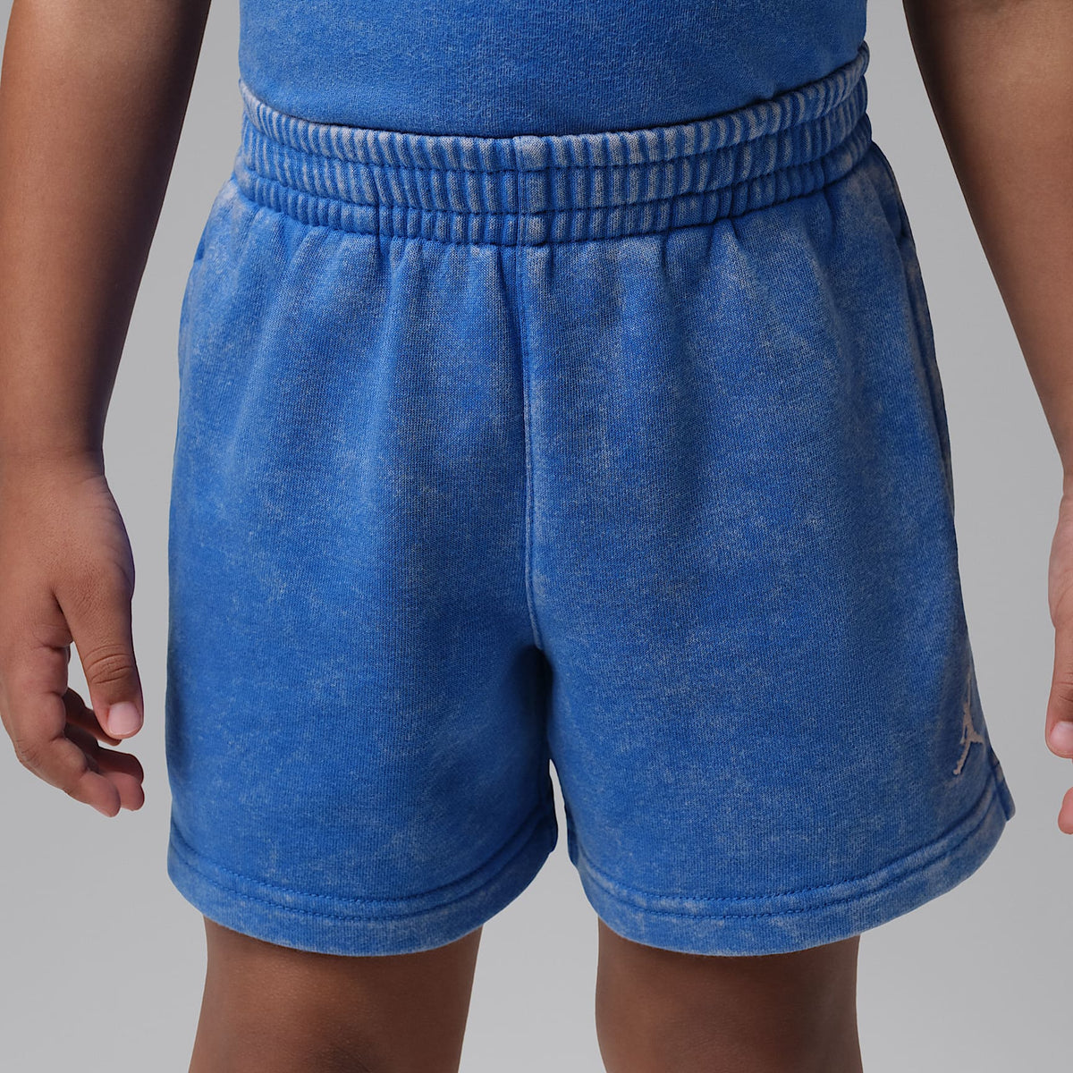 Shorts de French Terry con efecto lavado Brooklyn infantil Jordan – Royal juego – vista 2