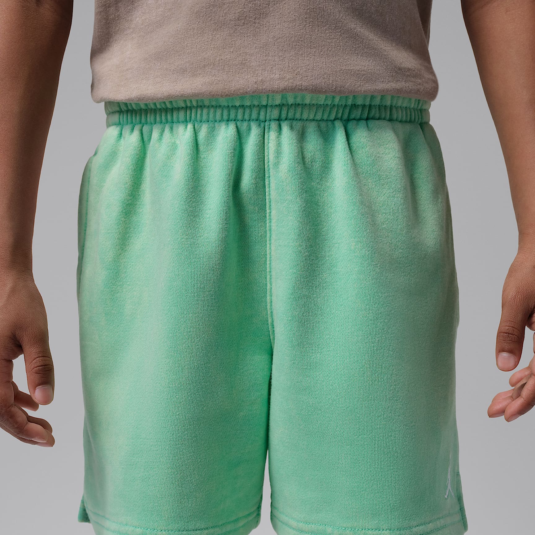 Shorts de French Terry con efecto lavado Brooklyn para niños talla pequeña Jordan – Verde resplandor – vista 2