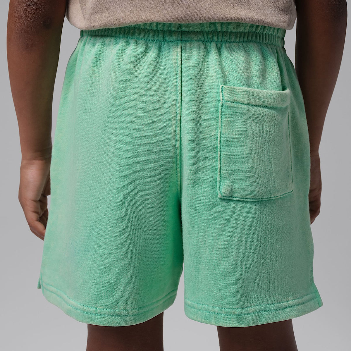 Shorts de French Terry con efecto lavado Brooklyn para niños talla pequeña Jordan – Verde resplandor – vista 3