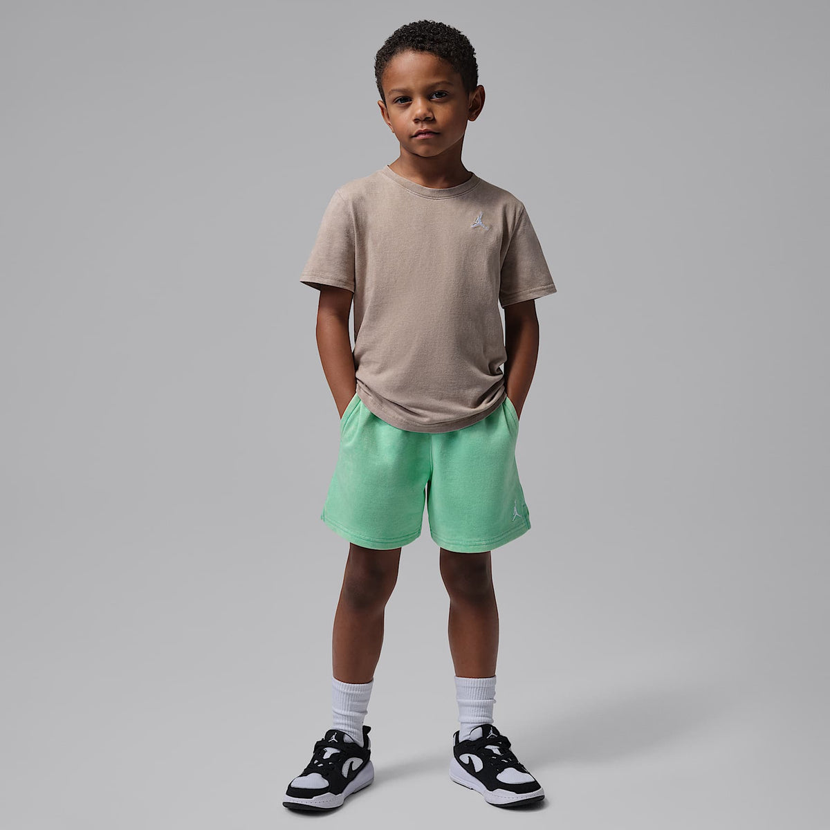 Shorts de French Terry con efecto lavado Brooklyn para niños talla pequeña Jordan – Verde resplandor – vista 7