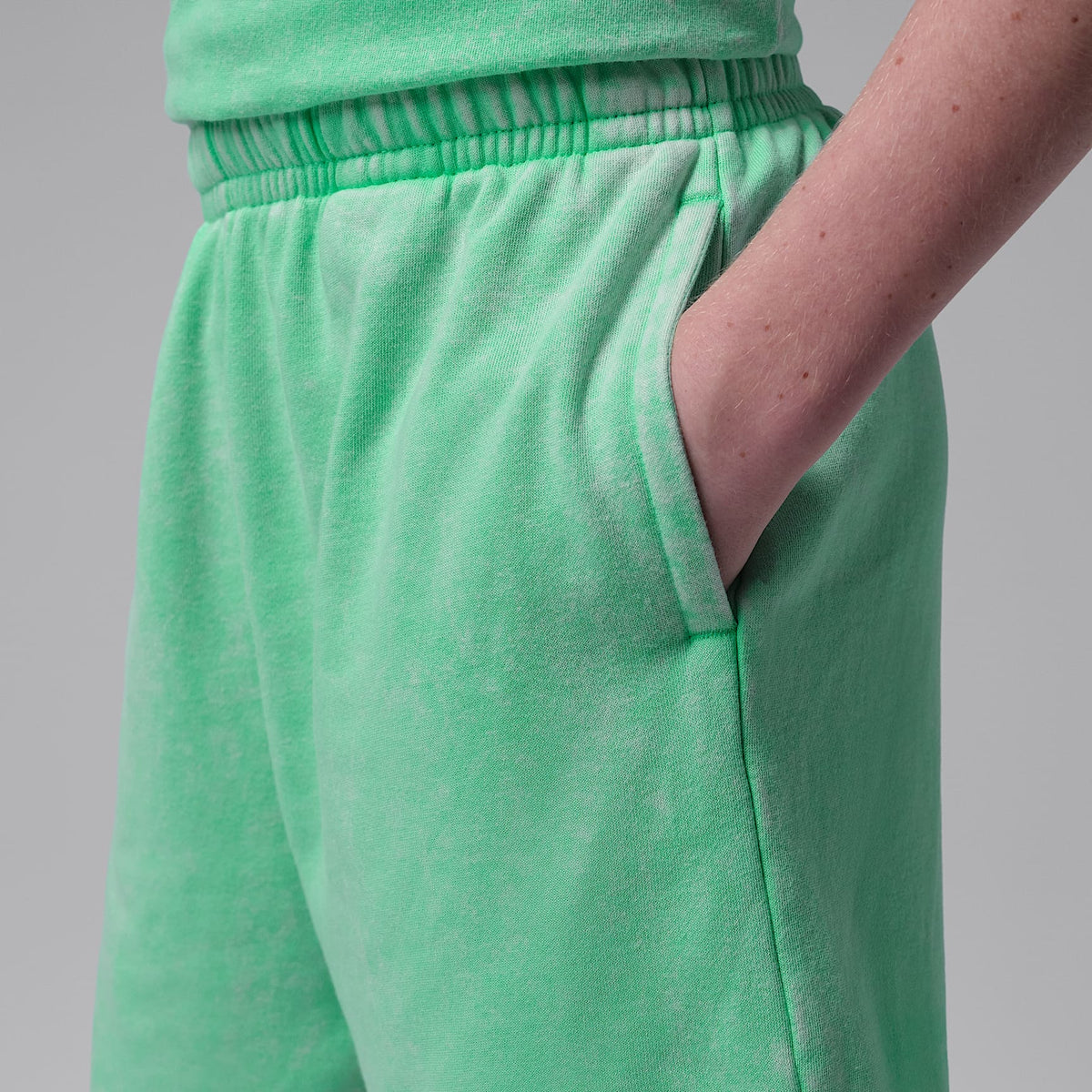 Shorts de French Terry con efecto lavado Brooklyn para niños talla grande Jordan – Verde resplandor – vista 4