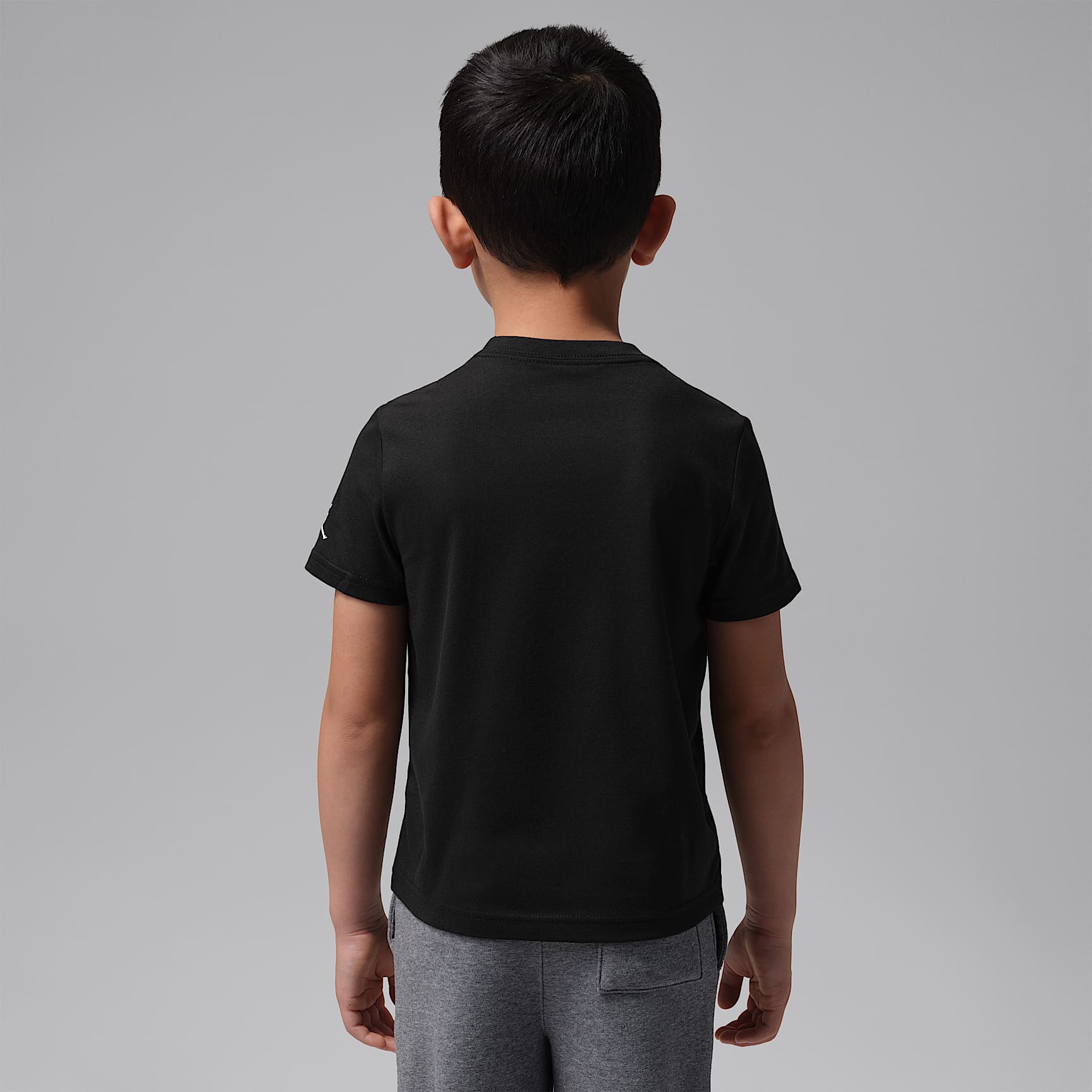 Playera Catch of the Day para niños talla pequeña Jordan – Negro – vista 2