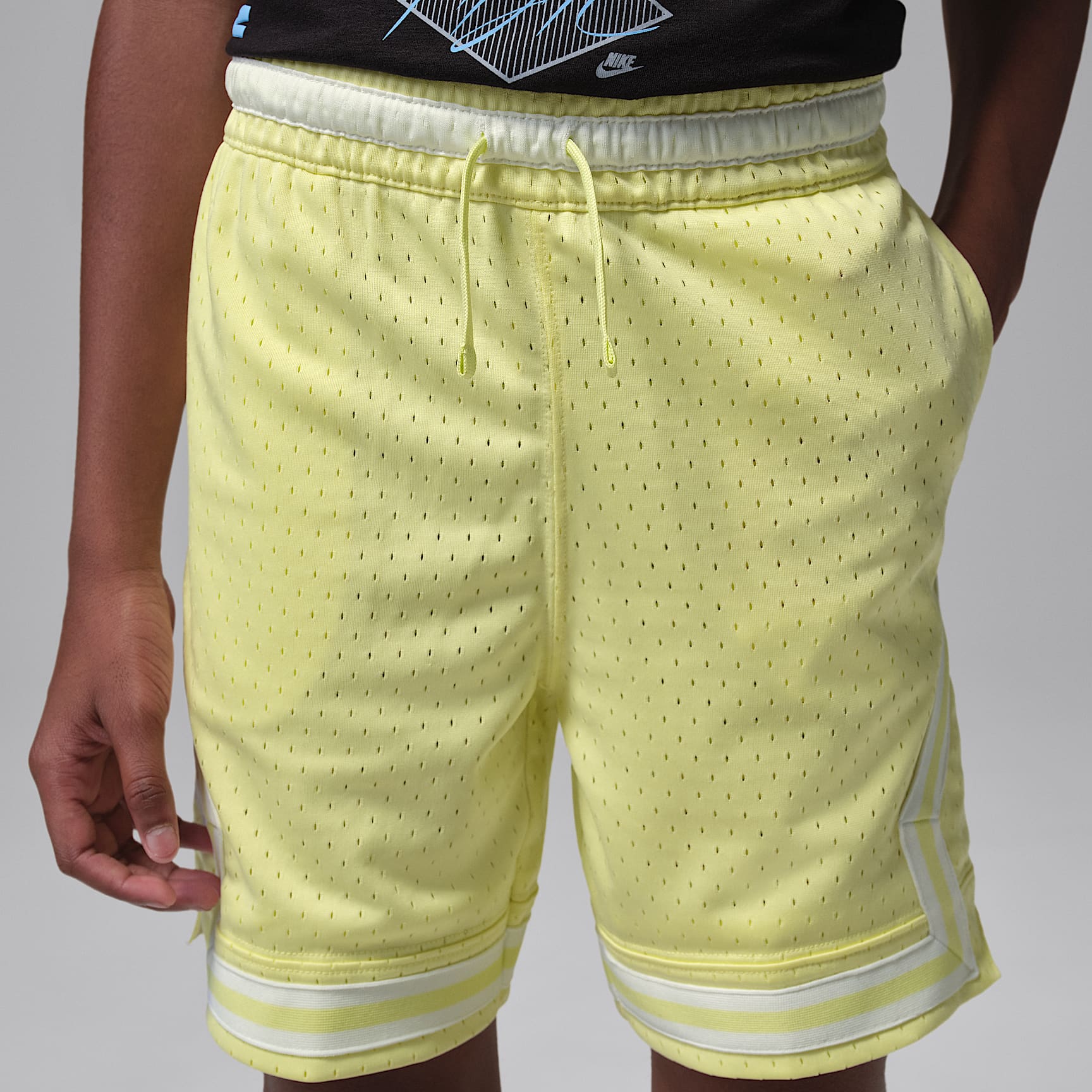 Shorts deportivos Diamond Dri-FIT para niños talla grande Jordan – Verde luminoso – vista 2