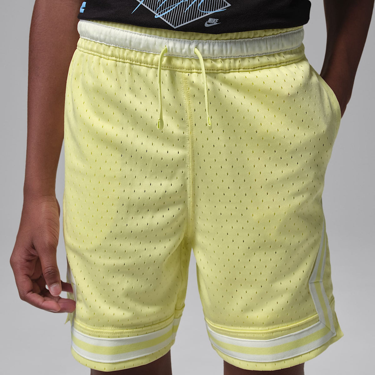 Shorts deportivos Diamond Dri-FIT para niños talla grande Jordan – Verde luminoso – vista 2