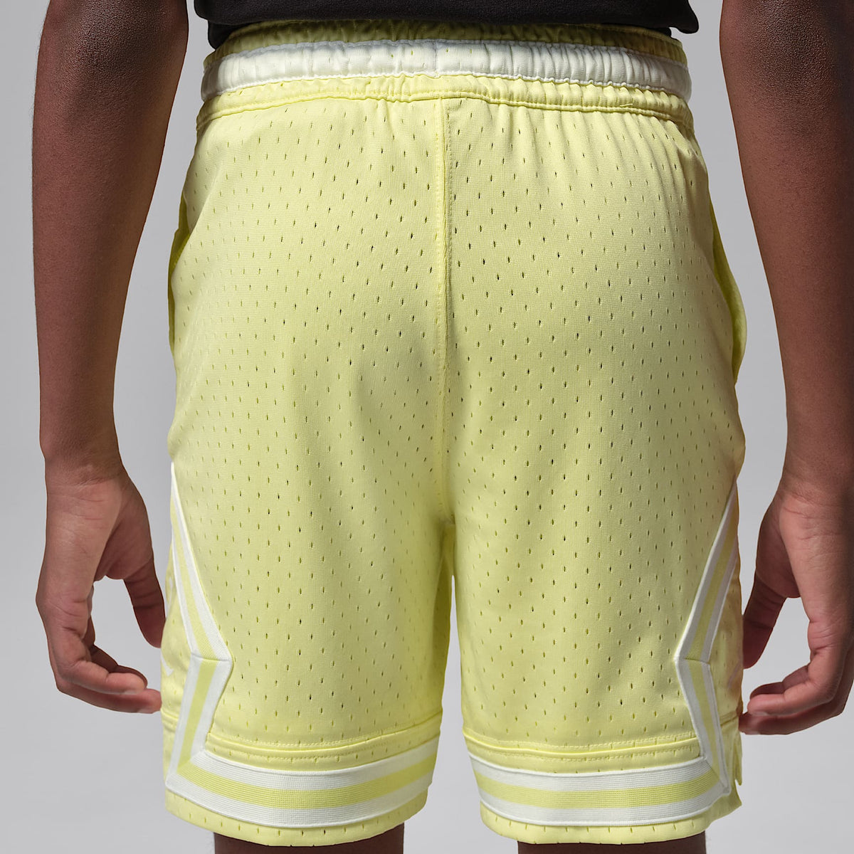 Shorts deportivos Diamond Dri-FIT para niños talla grande Jordan – Verde luminoso – vista 3
