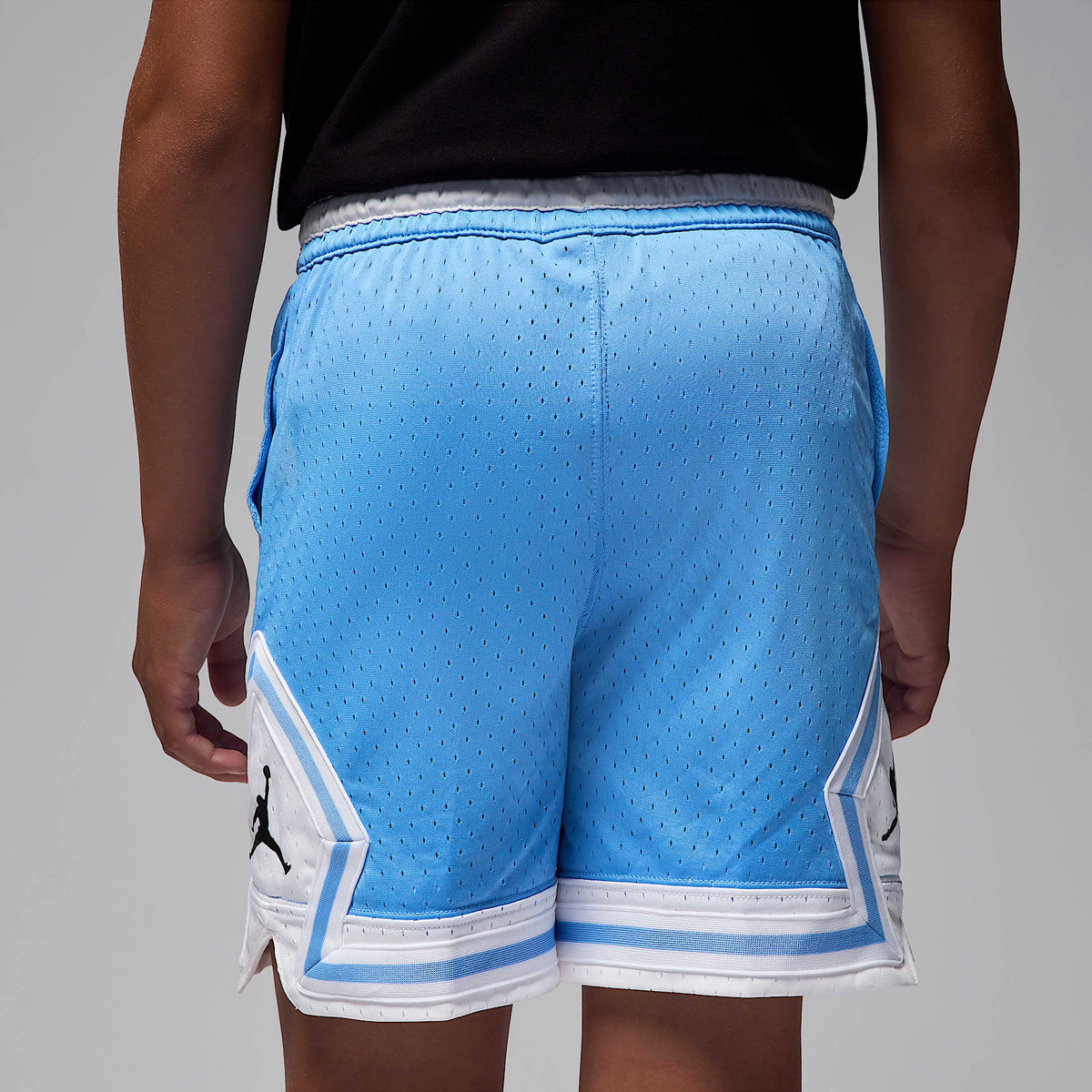 Shorts deportivos Diamond Dri-FIT para niños talla grande Jordan – Azul universitario – vista 3