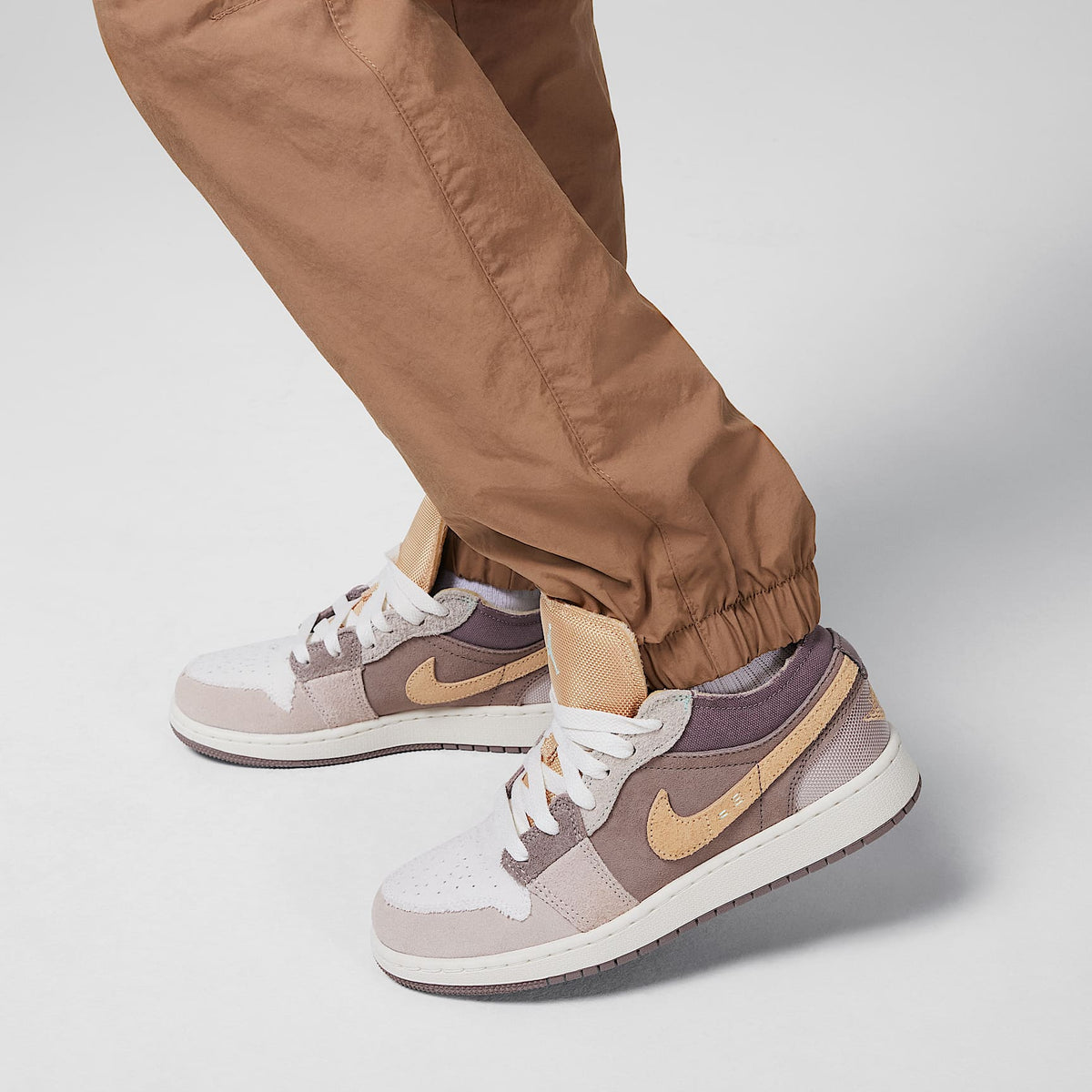 Pants cargo Double para niños talla grande Nike – Marrón arqueo – vista 6